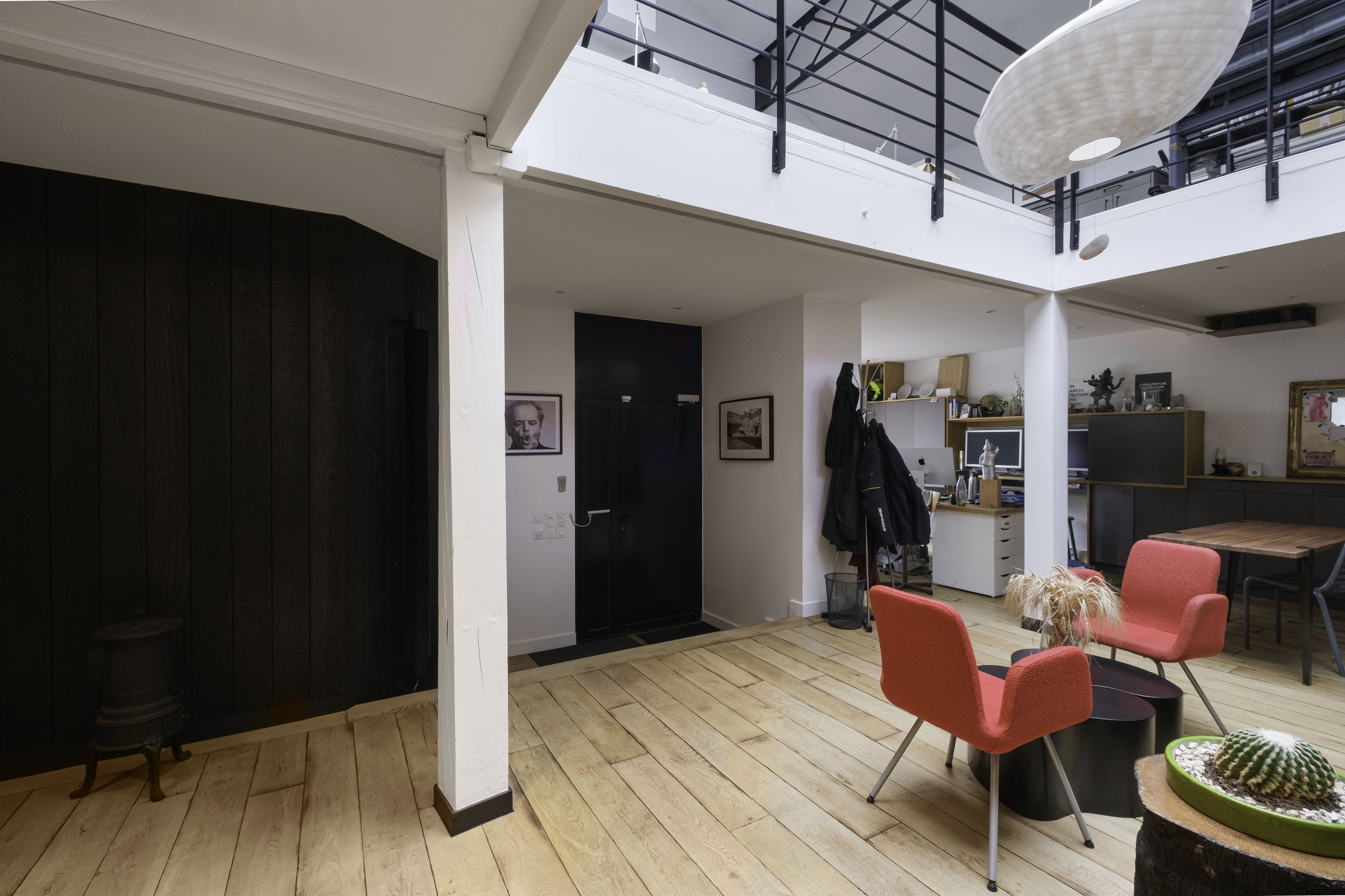 Photographie immobilière d'un loft à usage de bureaux.