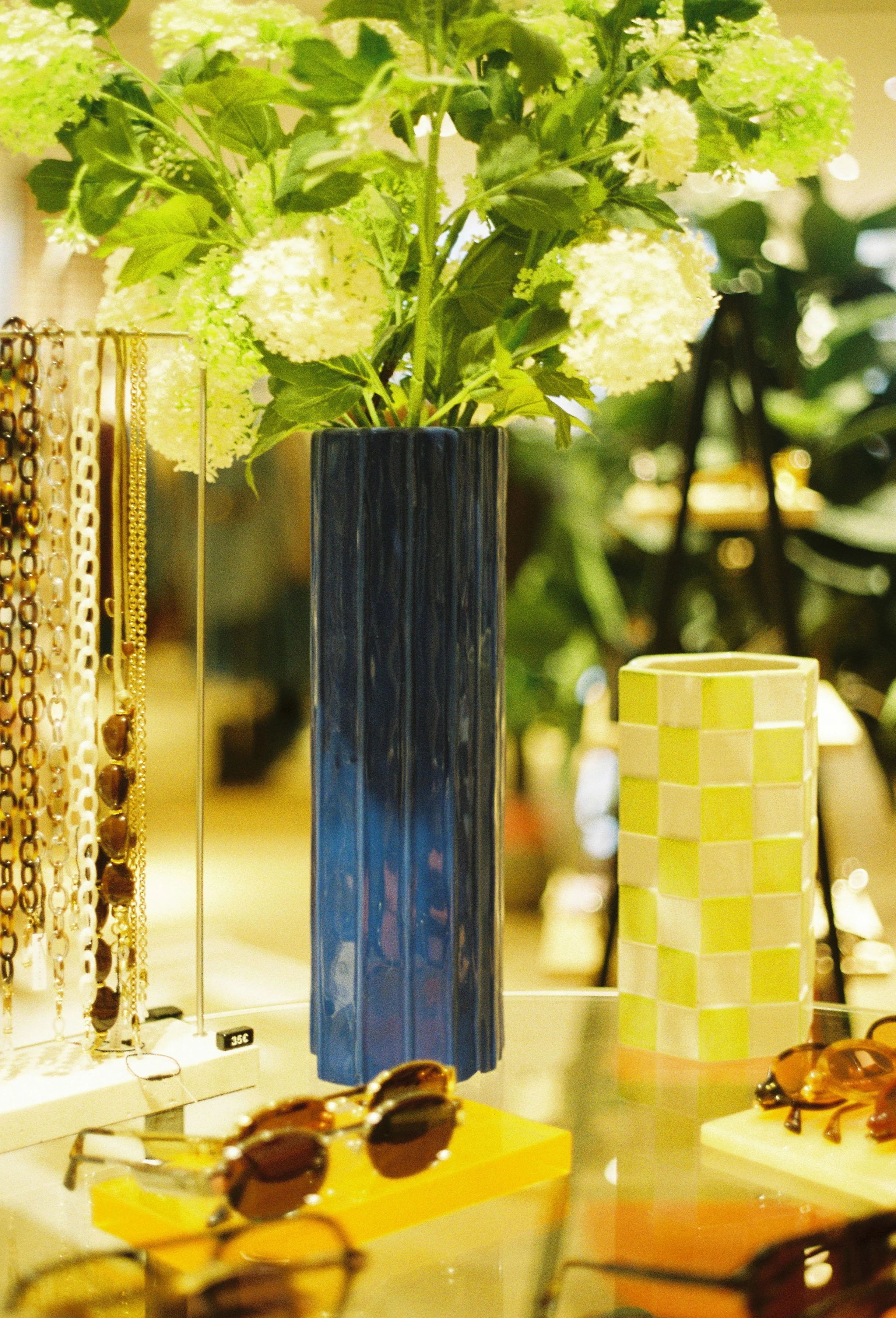 Photographie d'un corner du Bon Marché prise à l'argentique