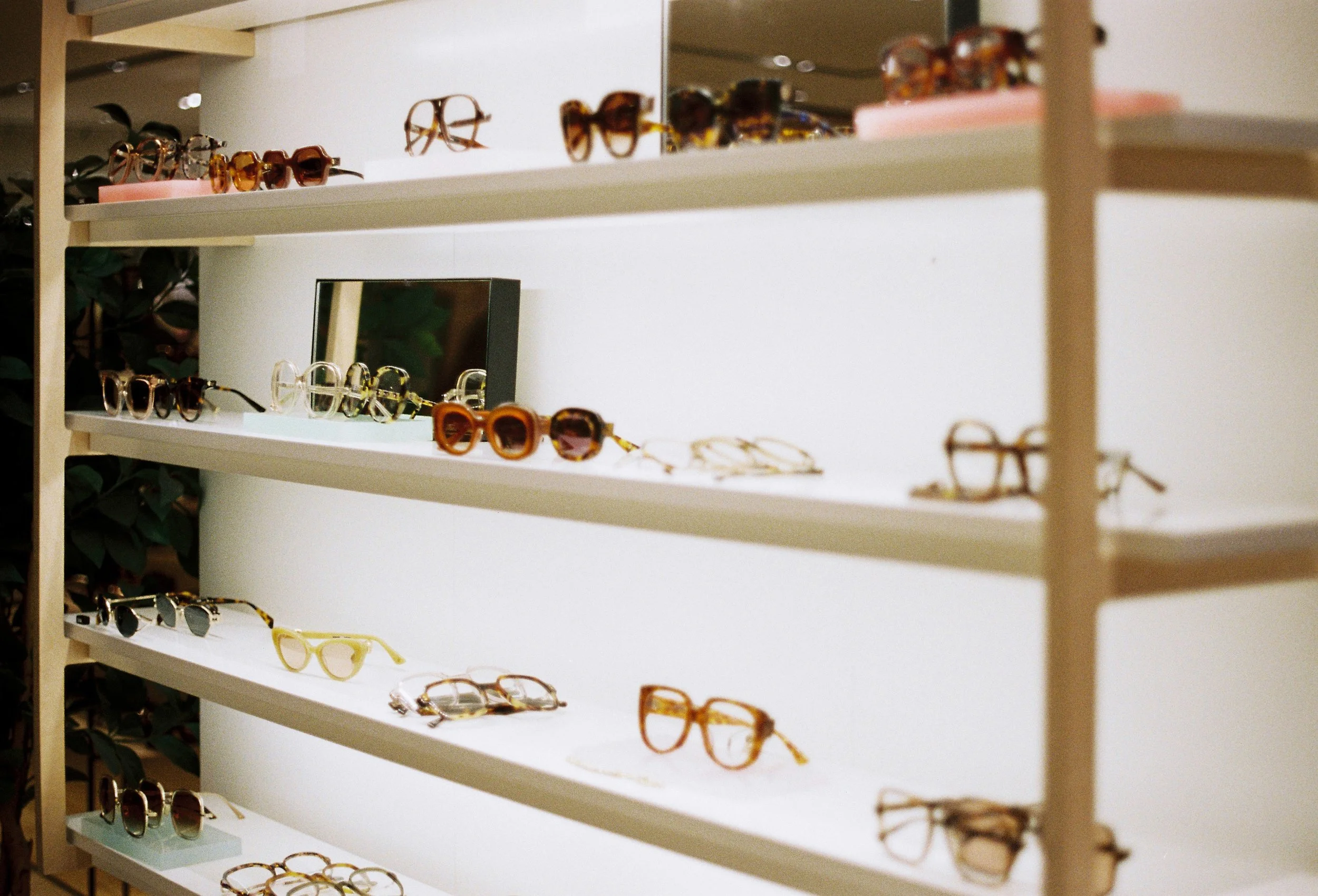 Photographie d'un corner du Bon Marché prise à l'argentique