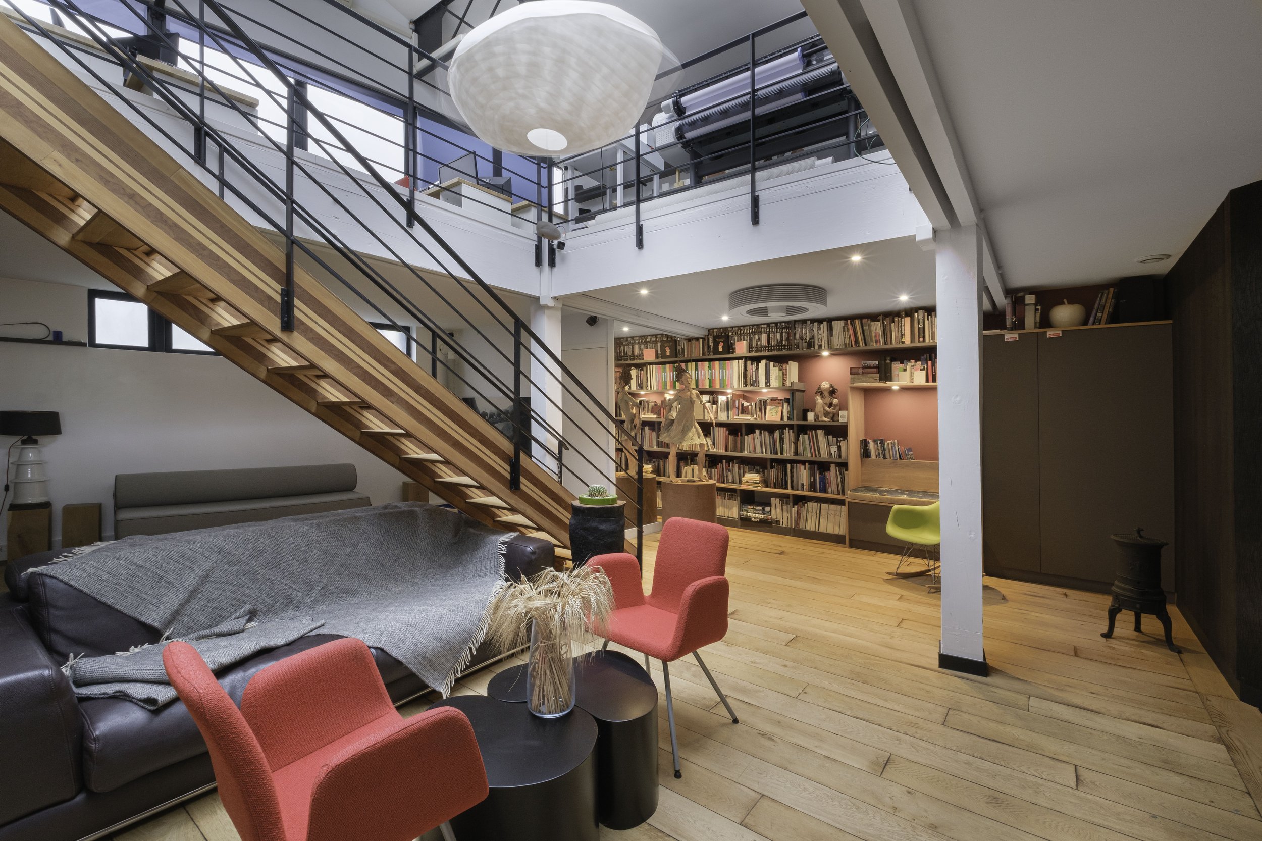 Photographie immobilière d'un loft à usage de bureaux.