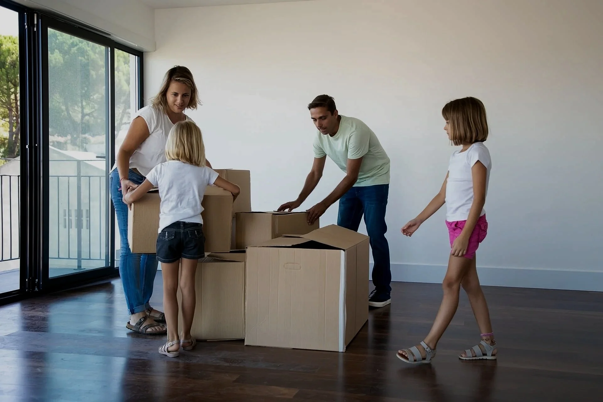 Organized space with subtle packing elements, highlighting stress-free preparation for the Beaverton real estate market.