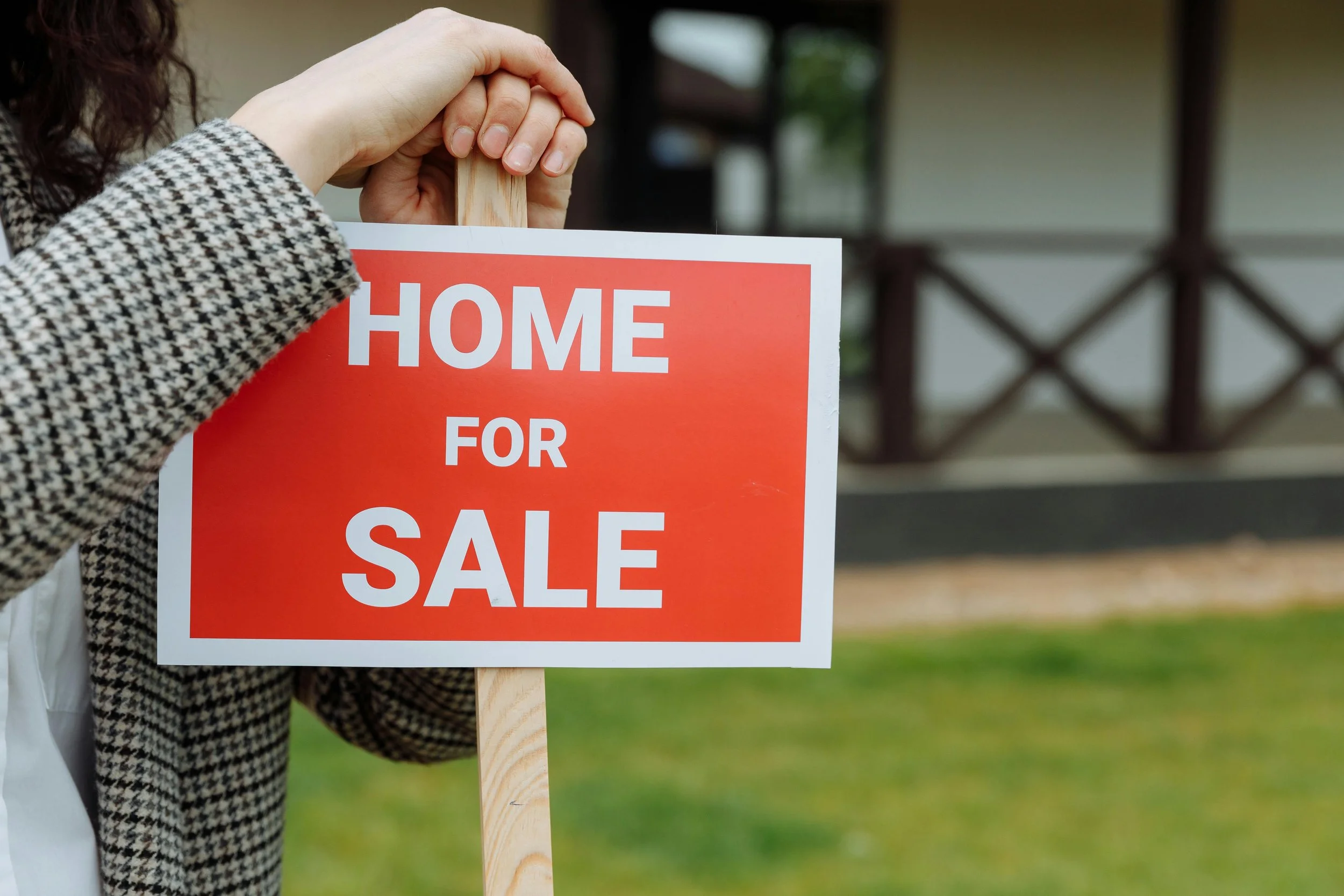 Home seller preparing a Beaverton property for the summer real estate market