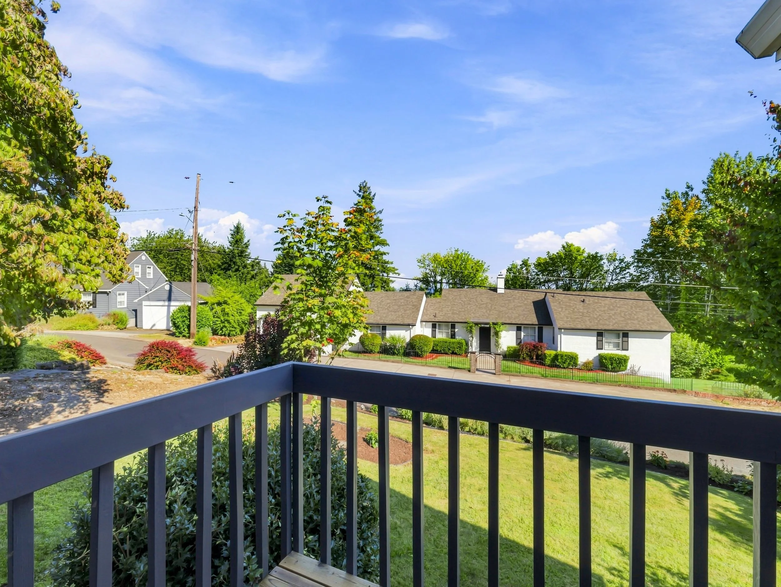 Well maintained suburban single family rental home with high curb appeal in Beaverton Oregon