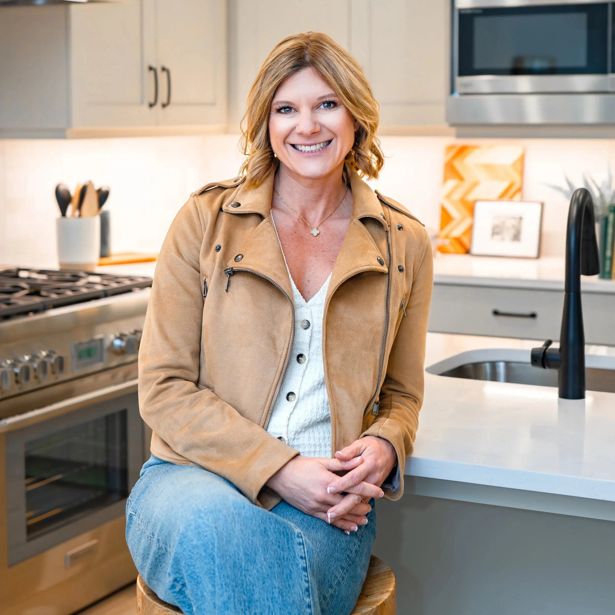 Professional portrait of real estate agent Rhonda Riley, providing trusted relocation and downsizing guidance in Beaverton.