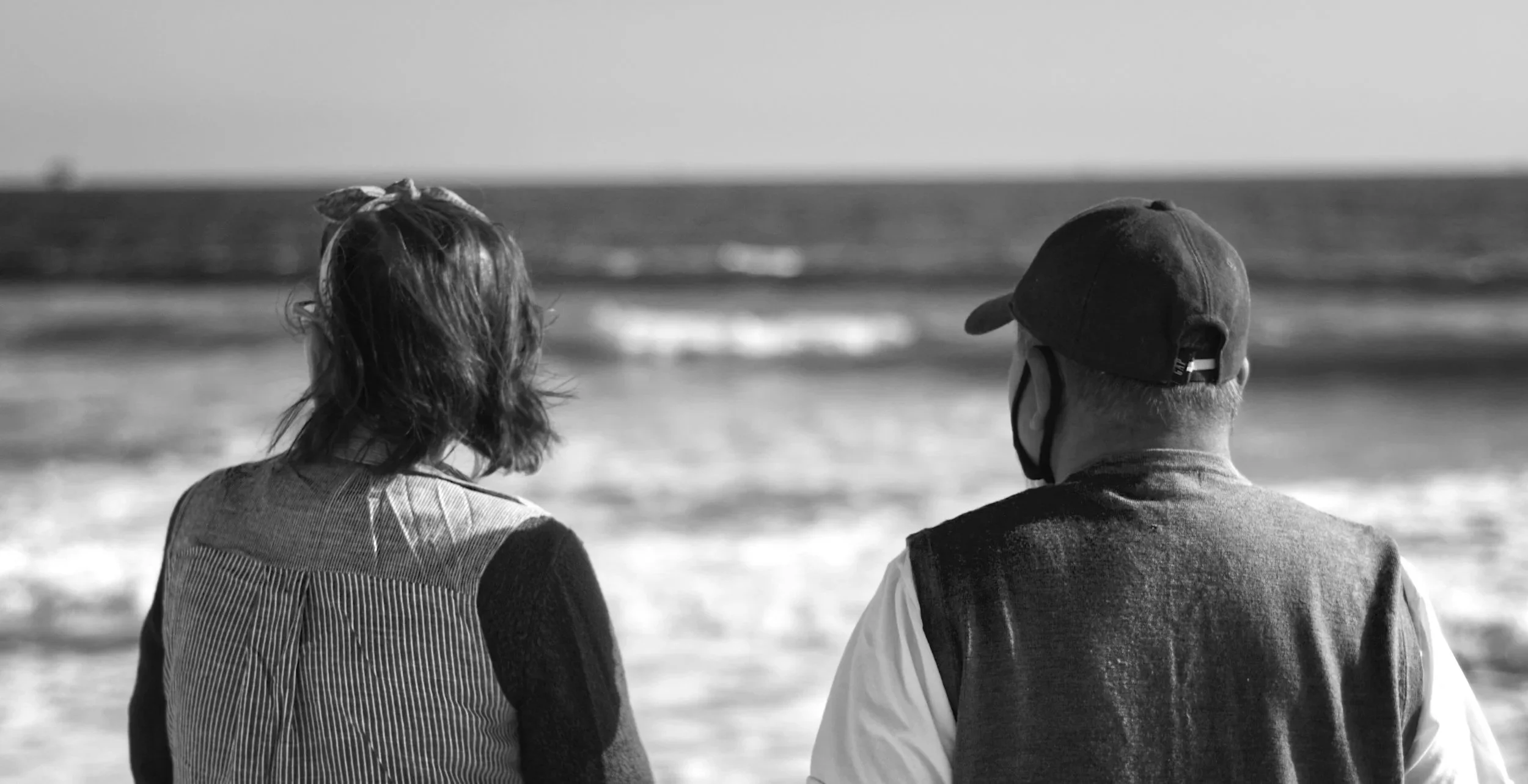 Monmouth County couple relaxing at the beach