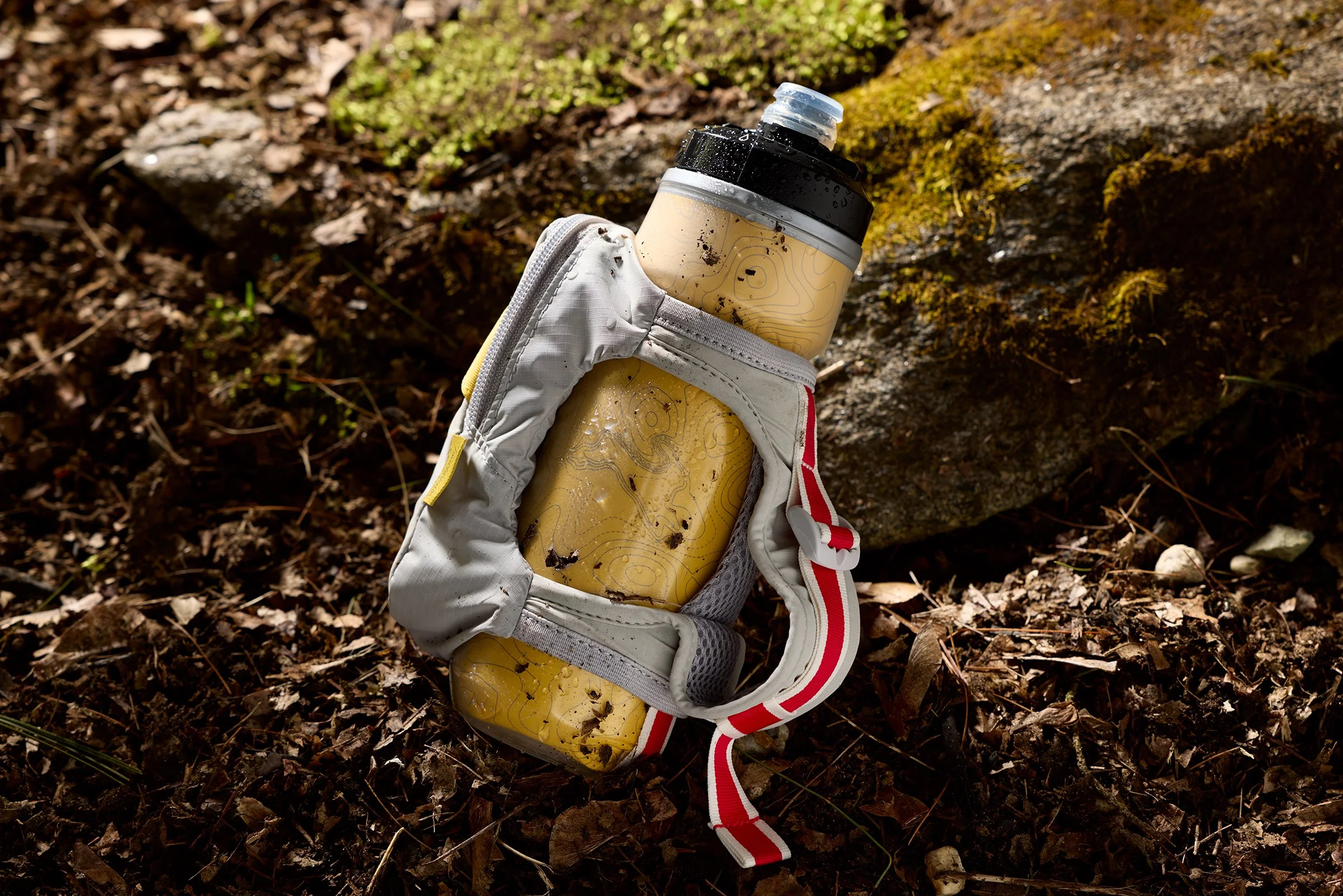 Spring24-Off-Roads-Water-Bottle-Still-Life-4-1453.jpg