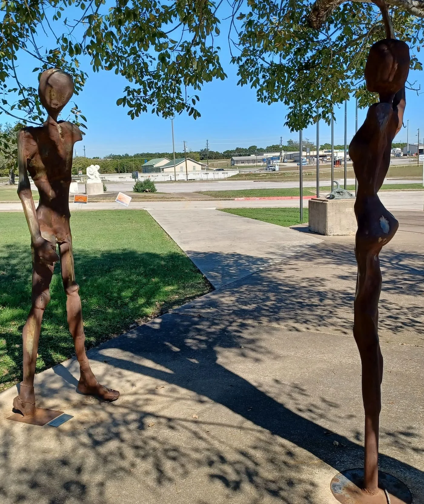 Liberty Couple by Sharon Corgan Leeber (US)