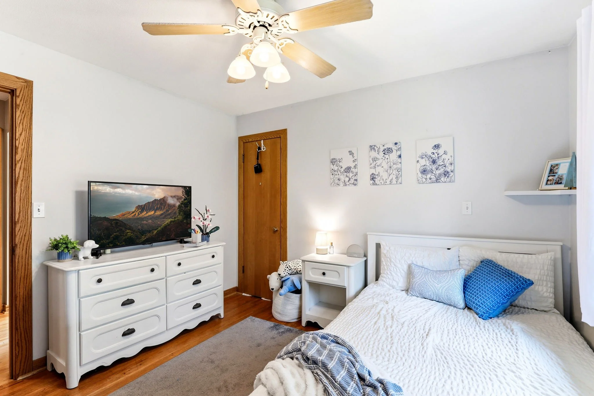 16-web-or-mls-8502-Upper-206th-St-W-16.jpg