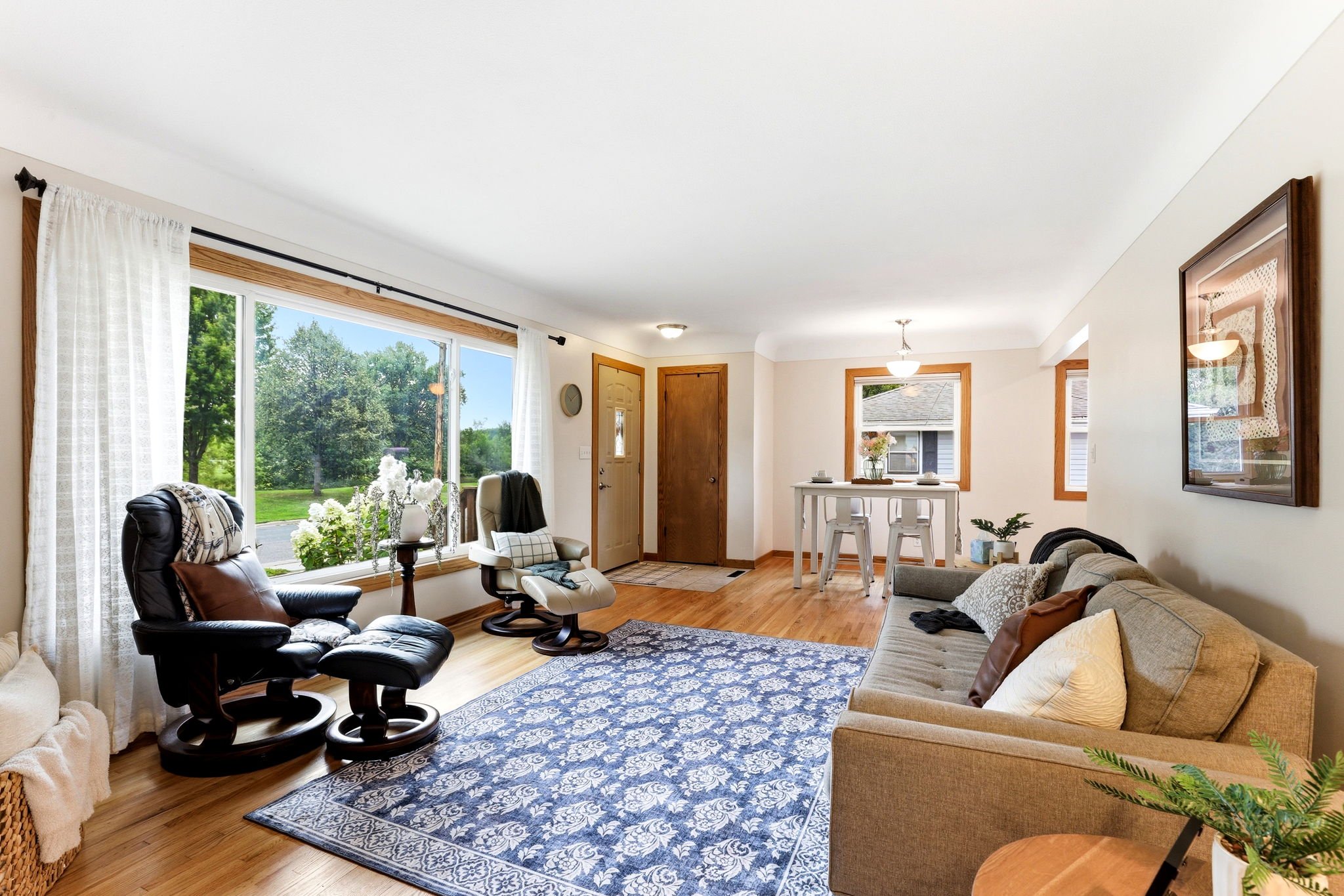 5-web-or-mls-8502-Upper-206th-St-W-05.jpg