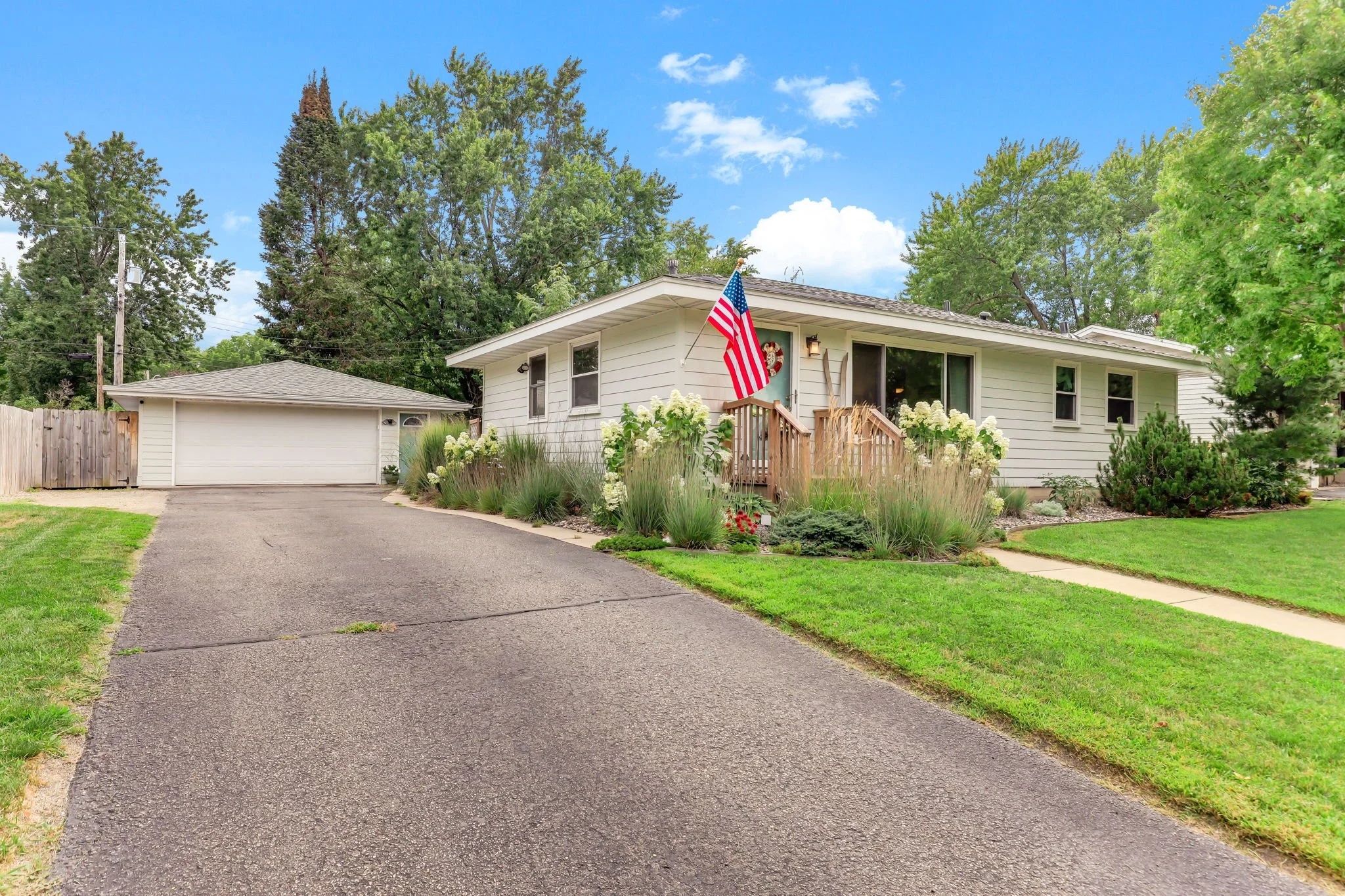 2-web-or-mls-8502-Upper-206th-St-W-02.jpg