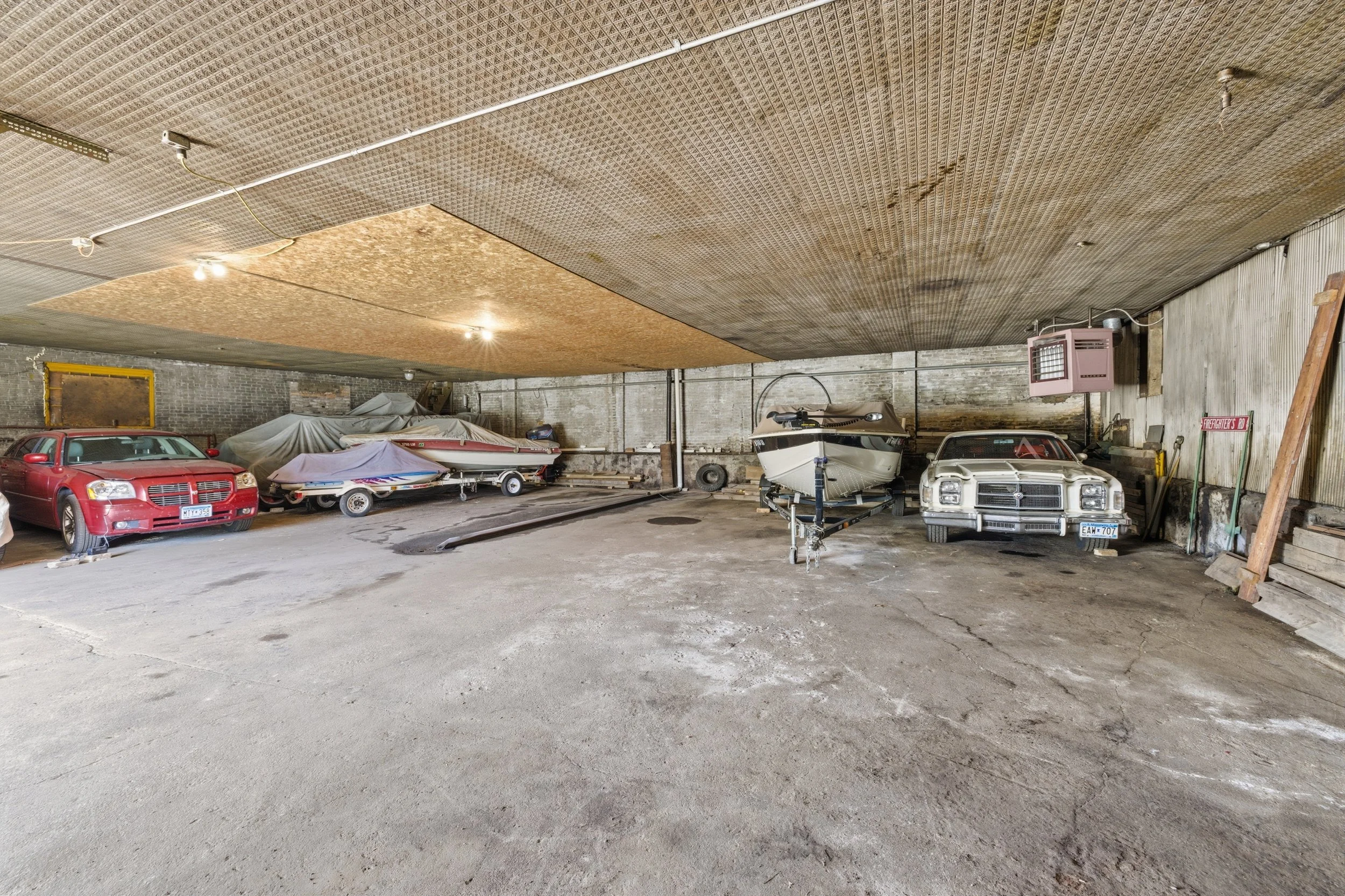 24-Interior.jpg