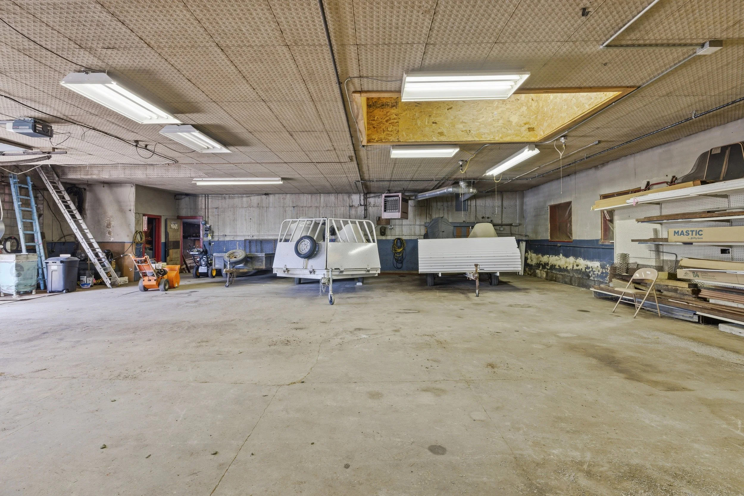 13-Interior.jpg