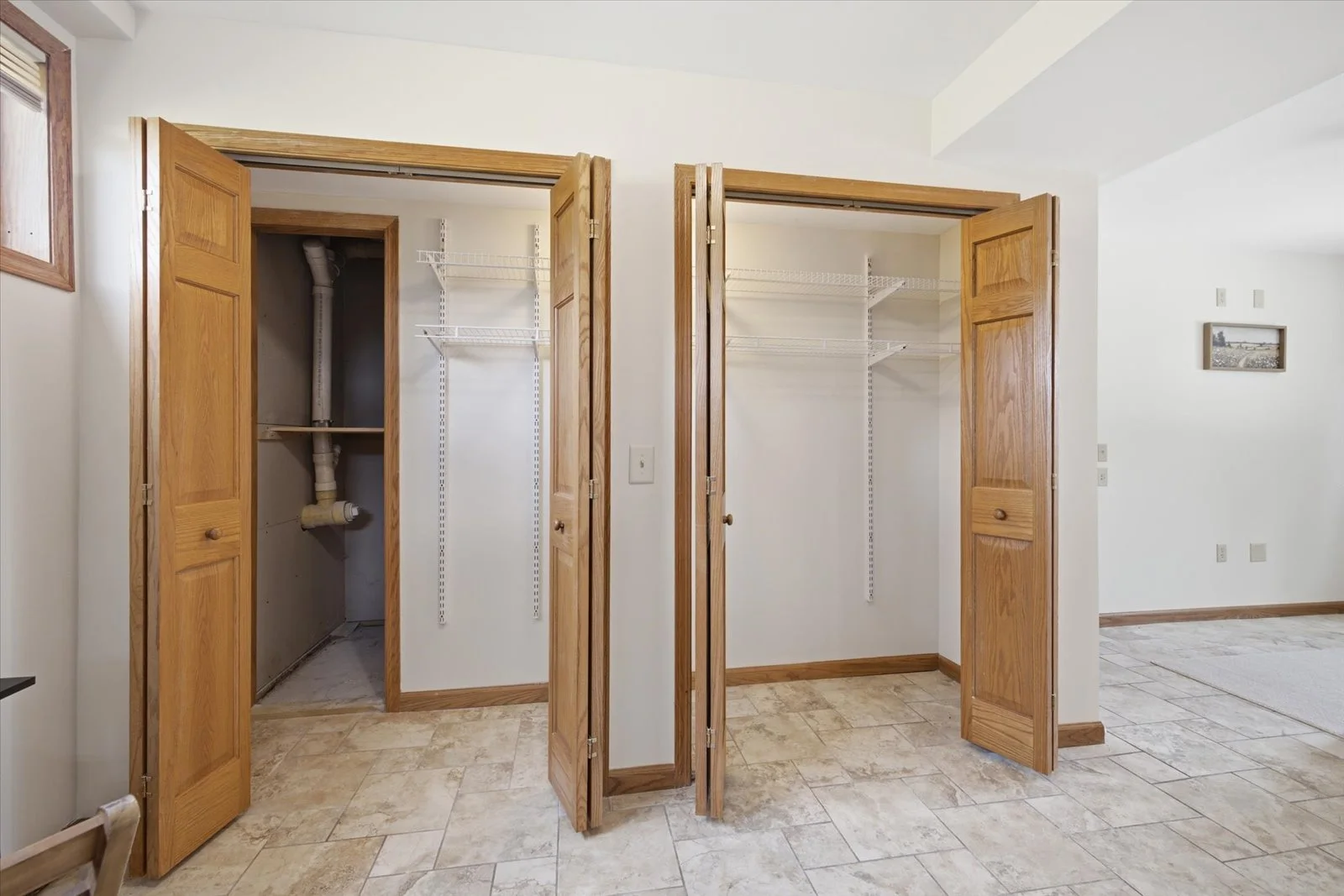25-Interior.jpg