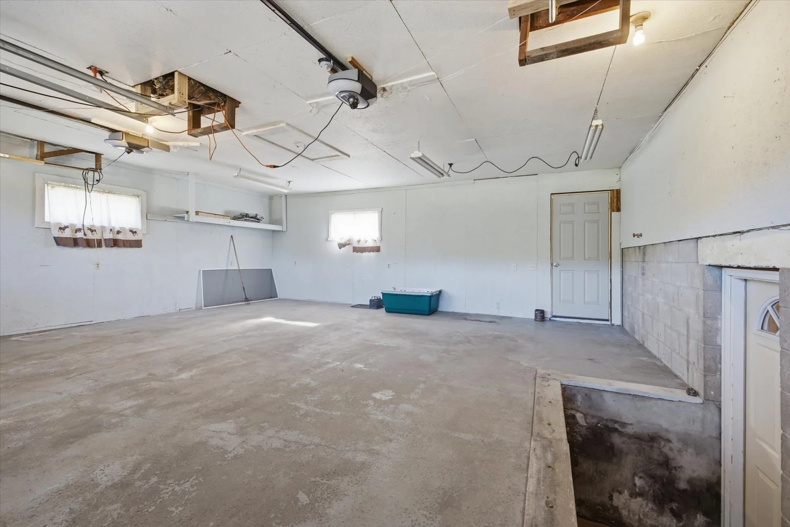 32-Garage`.jpg