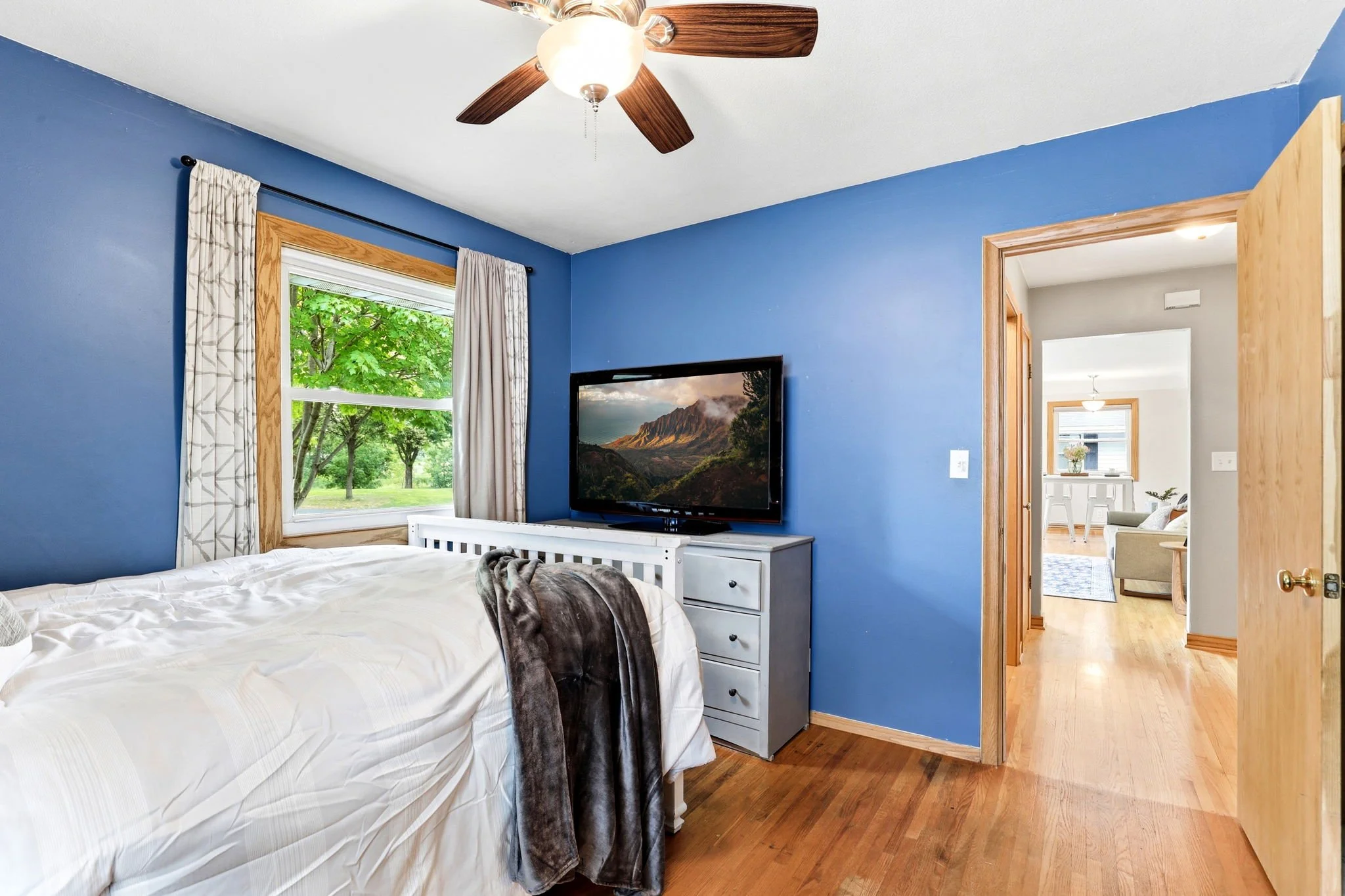 18-web-or-mls-8502-Upper-206th-St-W-18.jpg