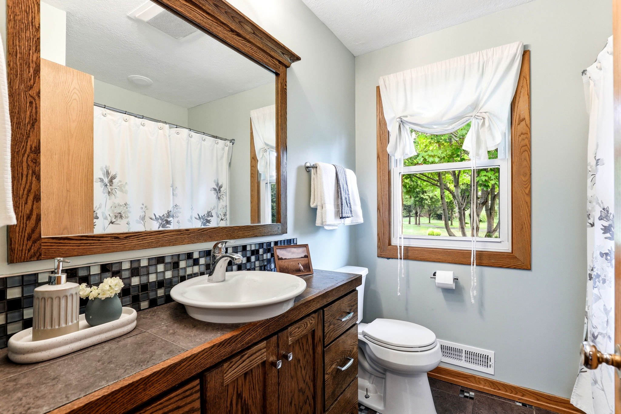 19-web-or-mls-8502-Upper-206th-St-W-19.jpg