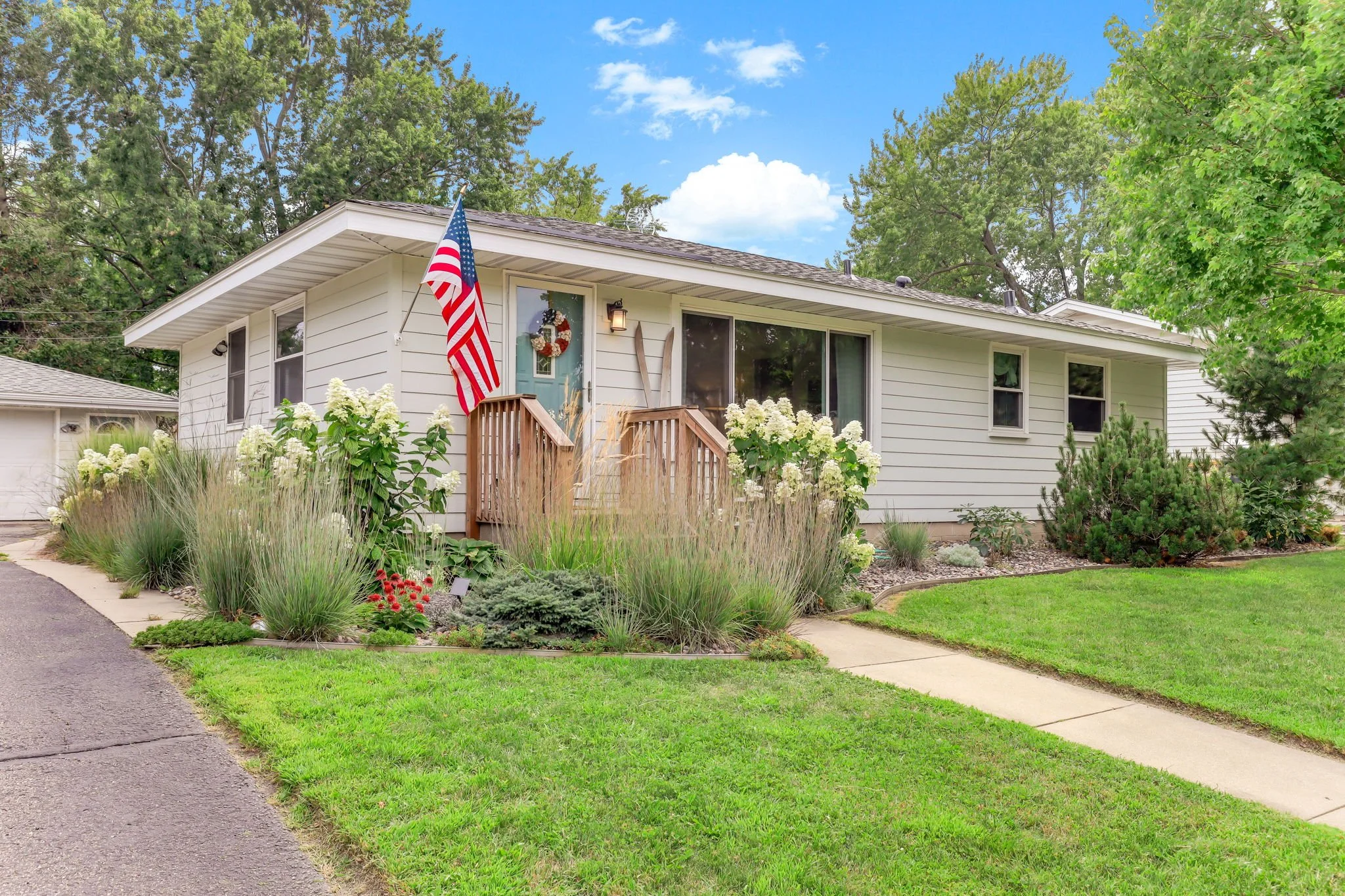 3-web-or-mls-8502-Upper-206th-St-W-03.jpg