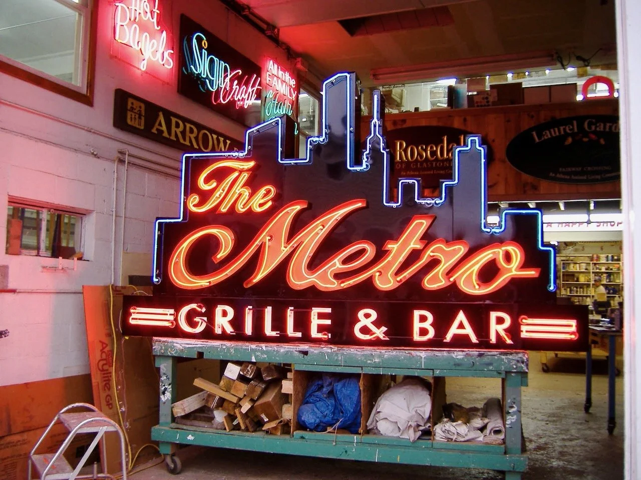 Custom-Neon-Letter-Graphic-Box-Sign-for-Bar - 1.jpeg