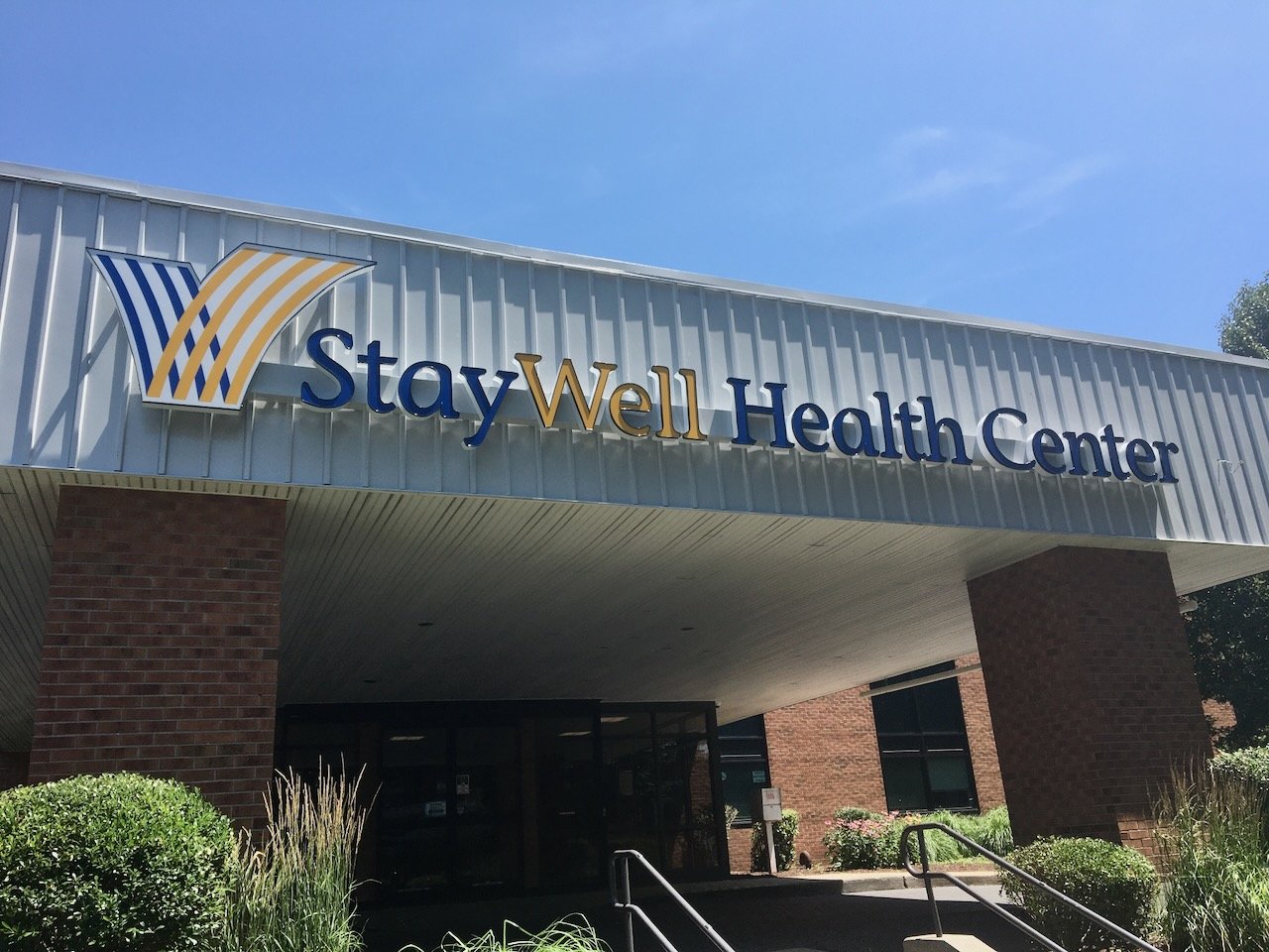 Stay-Well-Medical-Center-Sign-Installation - 1.jpeg