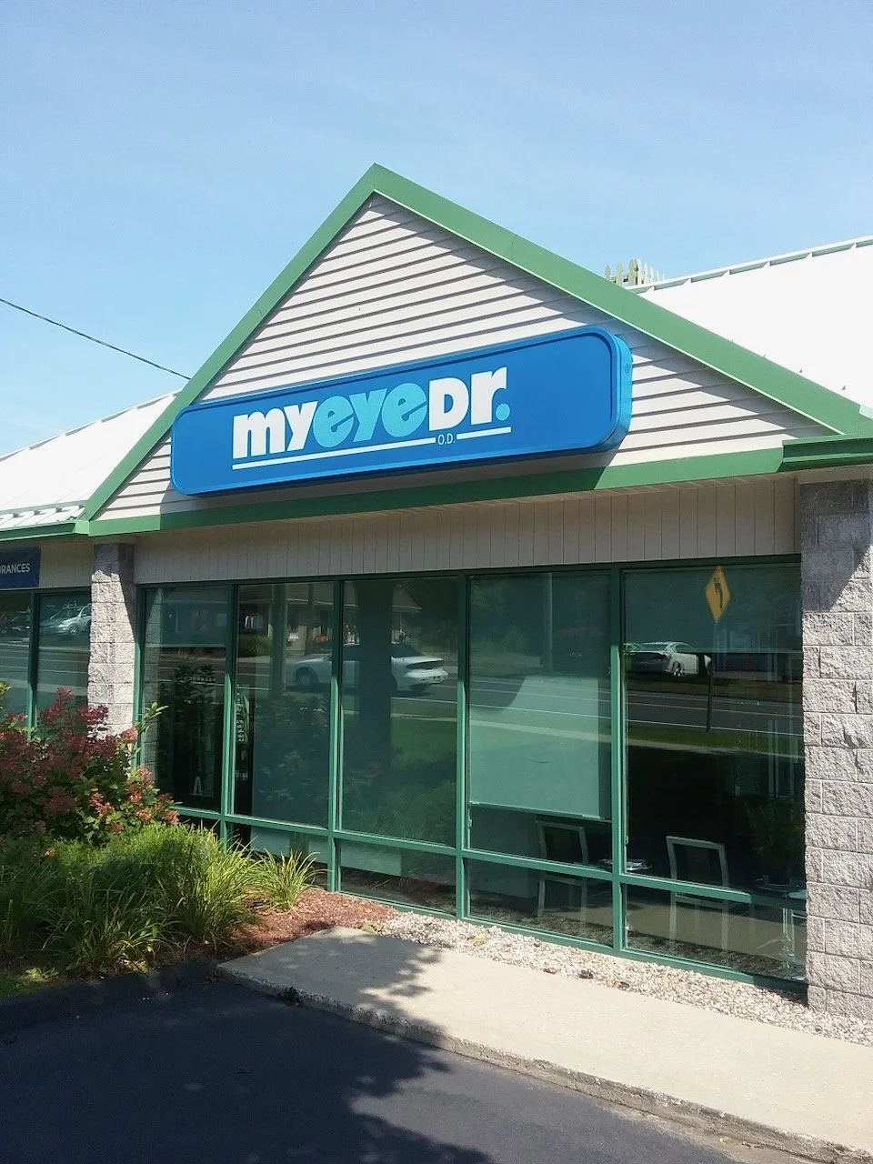 Eye-Doctor-Building-Signs - 1.jpeg