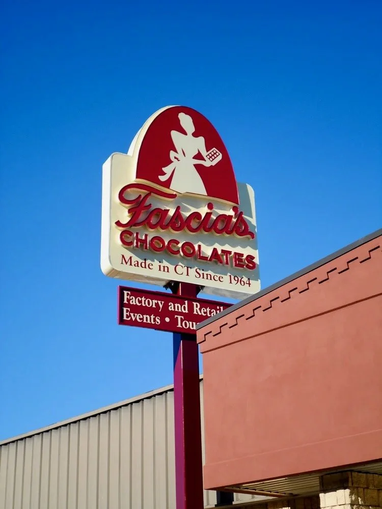 Vertical-Lighted-Box-Sign-For-Restaurant - 1.jpeg