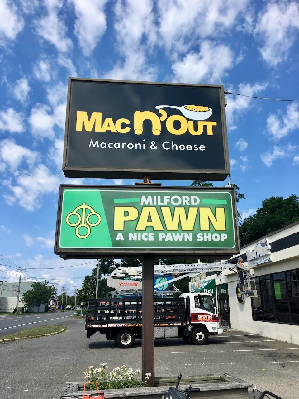 Vertical-Lighted-Box-Sign-For-Restaurant - 1 (1).jpeg