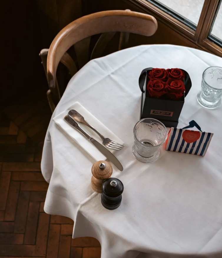 De la Conciergerie VIP à TableToBe : Pourquoi l'Emplacement Réinvente l'Expérience au Restaurant