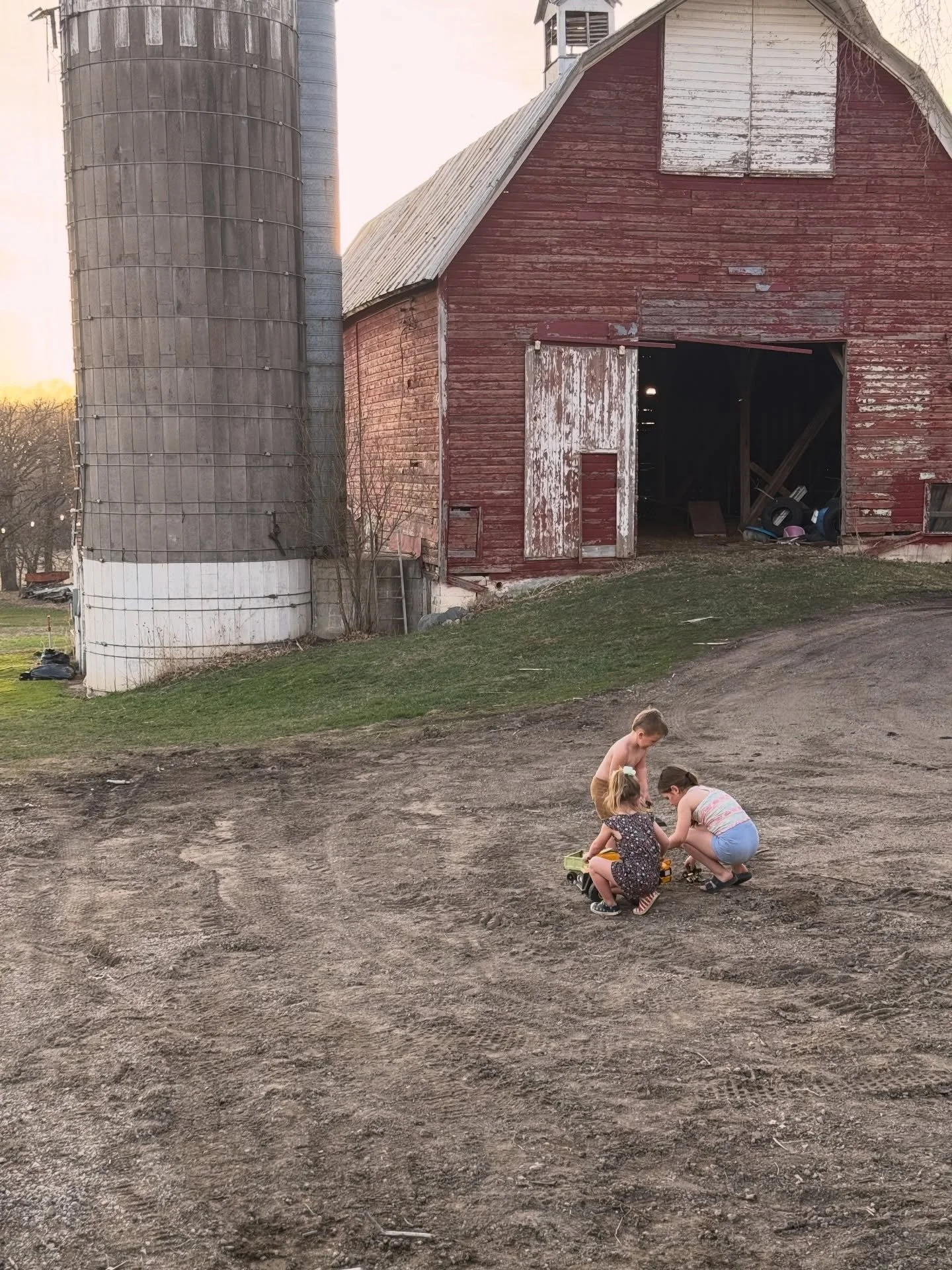 Some weekend highlights&hellip;

We had summer like humidity and all embraced it. It was glorious! 

We also did some spring cleaning and got the kids mudroom ready for our next season! One of my favorite things about our house design was a kids mudr