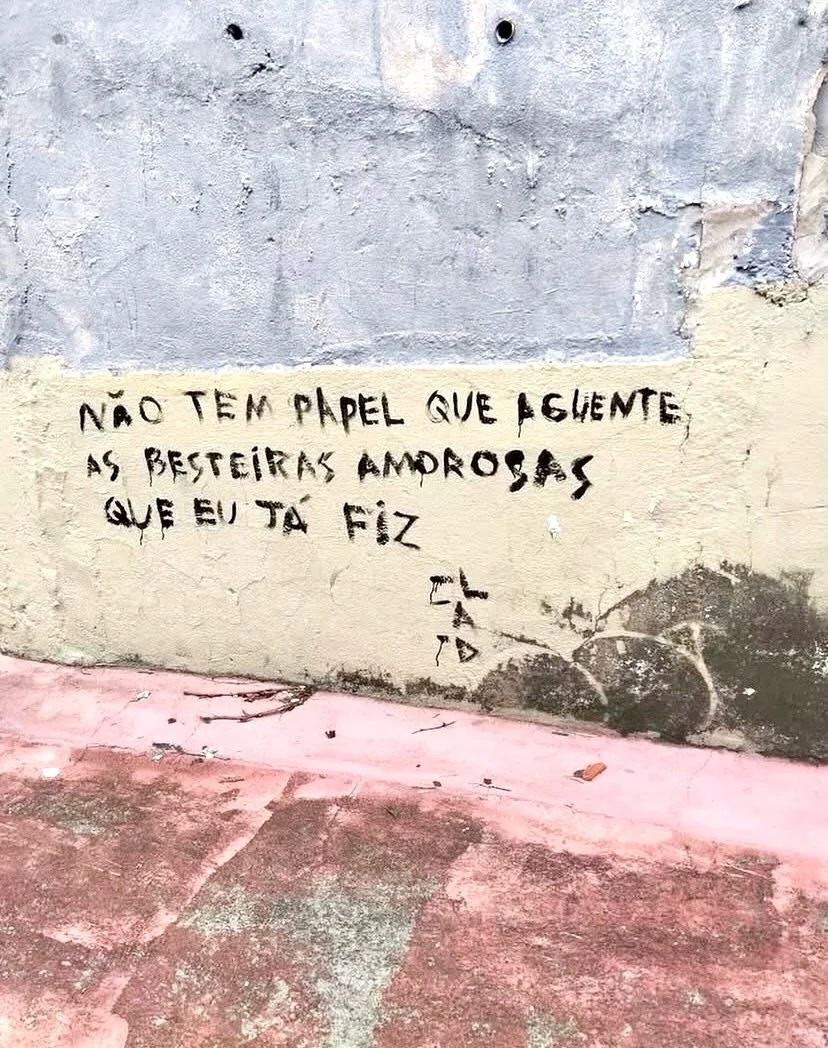 Recados de amor e &oacute;dio 

01 Barueri, SP
📸 @guilherme_cianfa

02 Porto Alegre, RS
📸 @joaovoltz

03 Florian&oacute;polis, SC
📸 @gregiaaa

04 Timbiras, Maranh&atilde;o
📸 @paam_dora

05 Vidigal, Rio de Janeiro, RJ
📸 @gabiel_alenc

06 S&atilde
