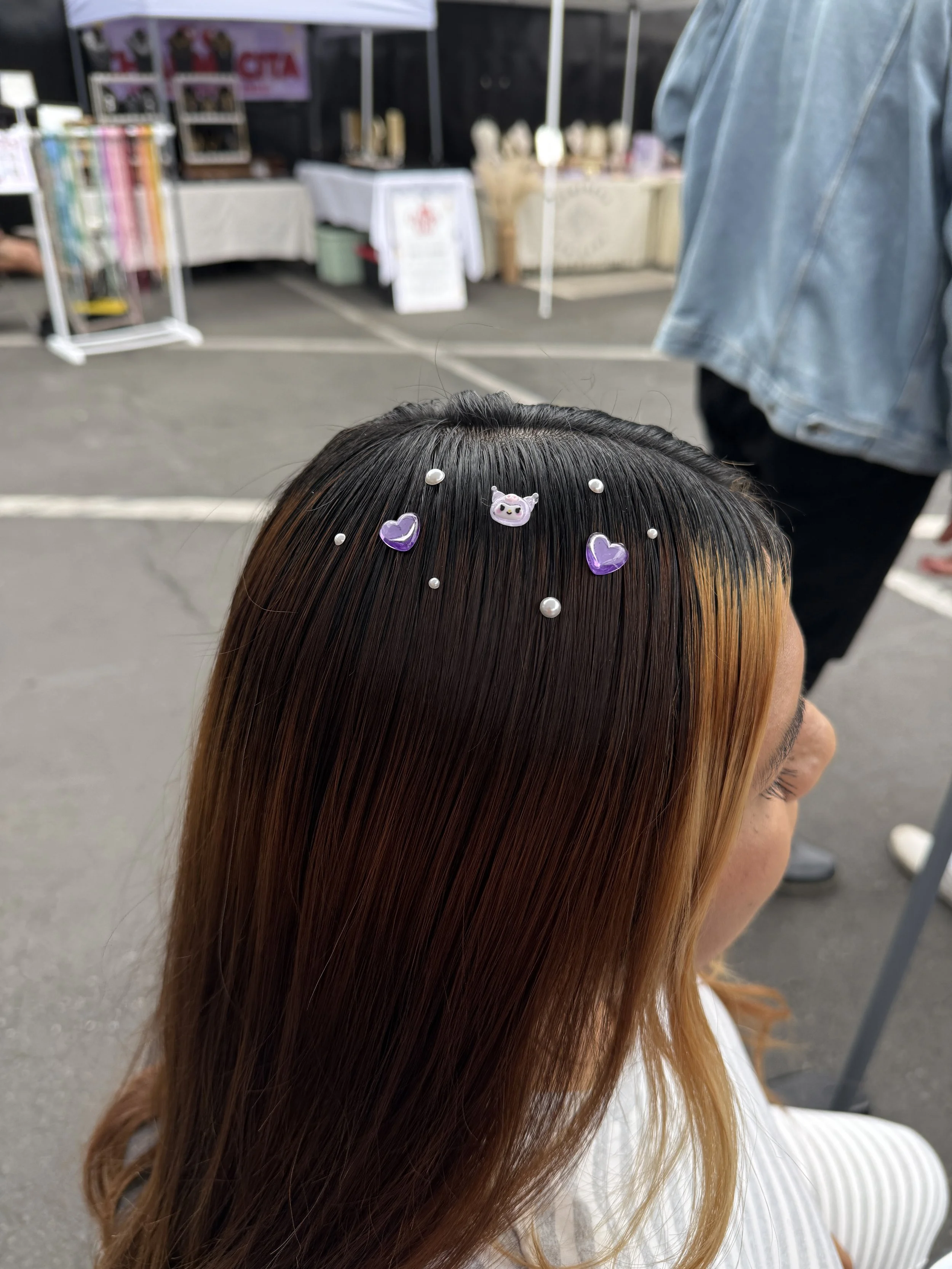 Custom rhinestone sanrio hair gem design