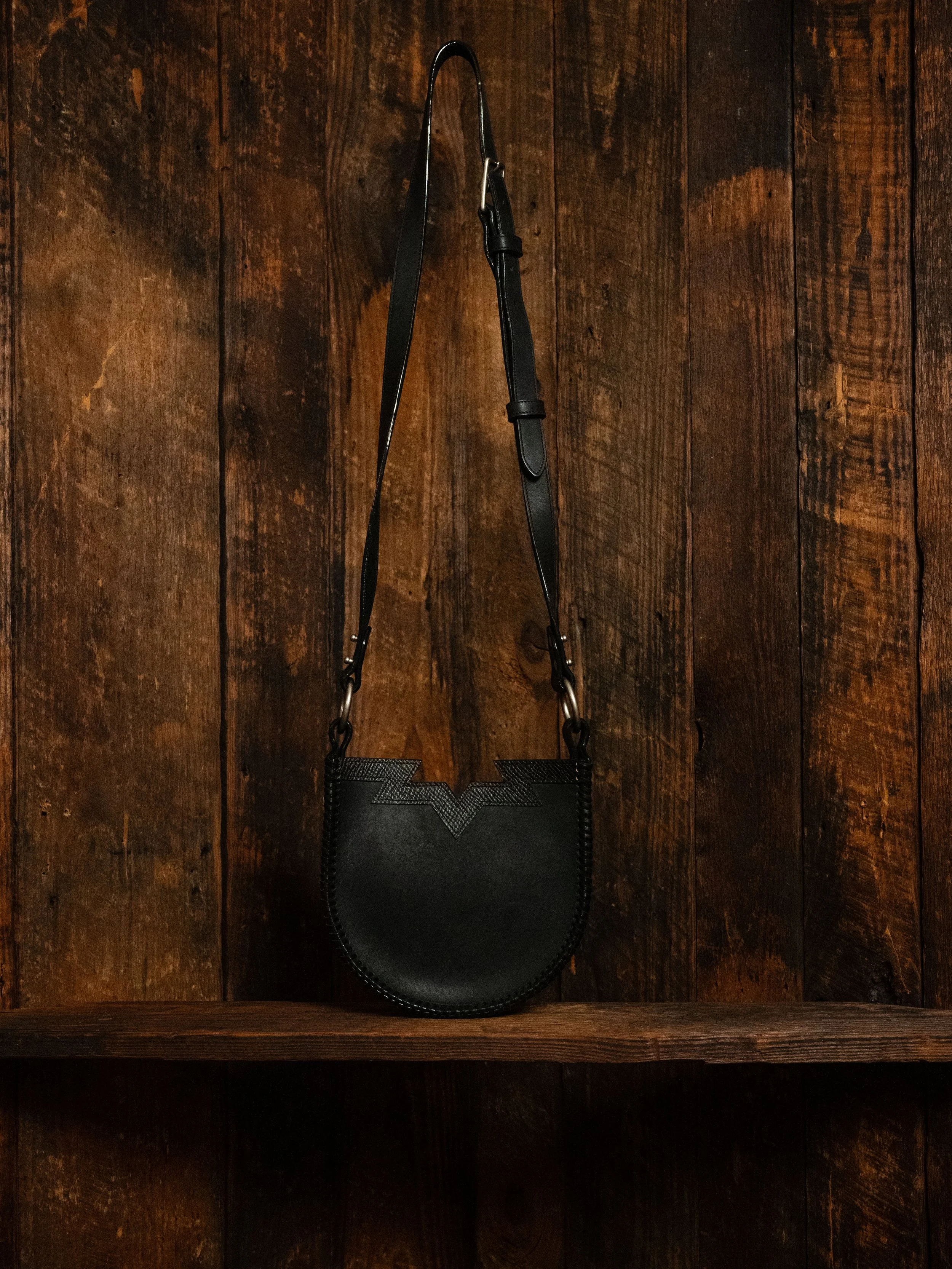 Wanderer Black Handle up Front.jpg