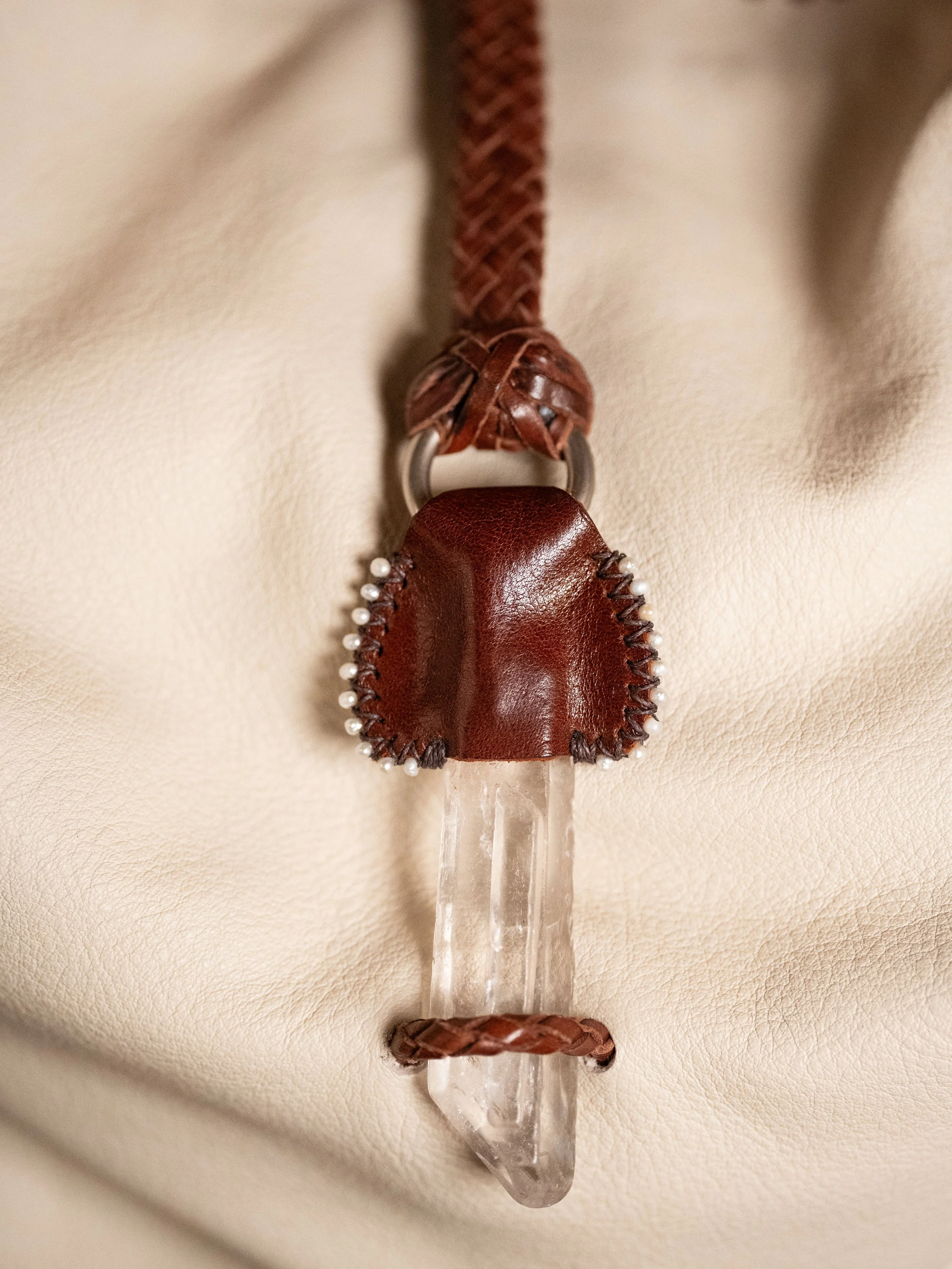 Innana Brown&White Closure.jpg