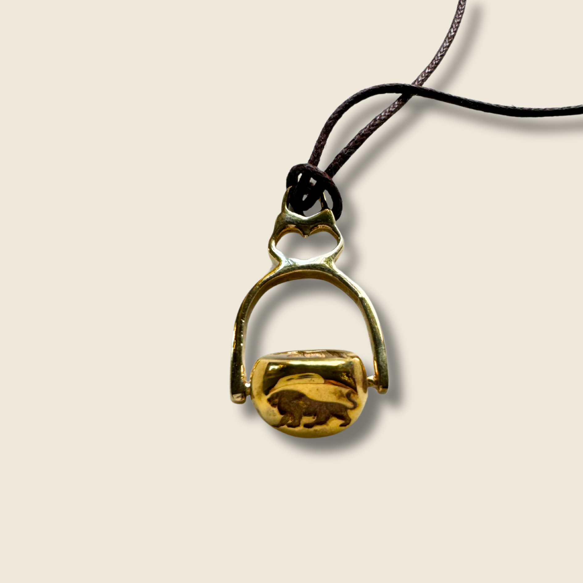 WILDER SEAL NECKLACE