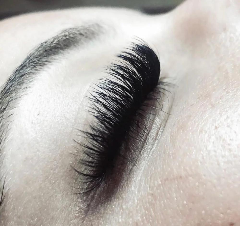 Lash Extension Hybrid set by Desiree Moon .jpg