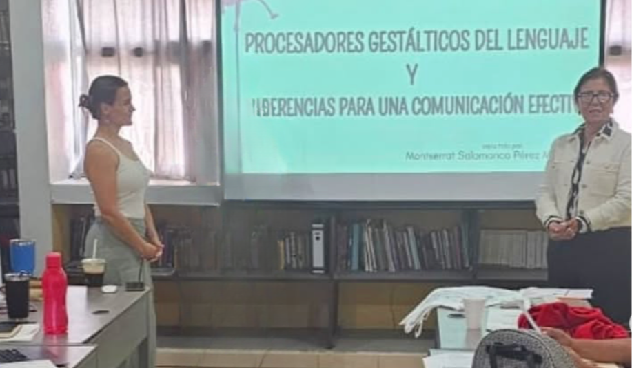 Montse impartiendo un Taller de Procesadores Gestálticos del lenguaje a Directores de USAER.
