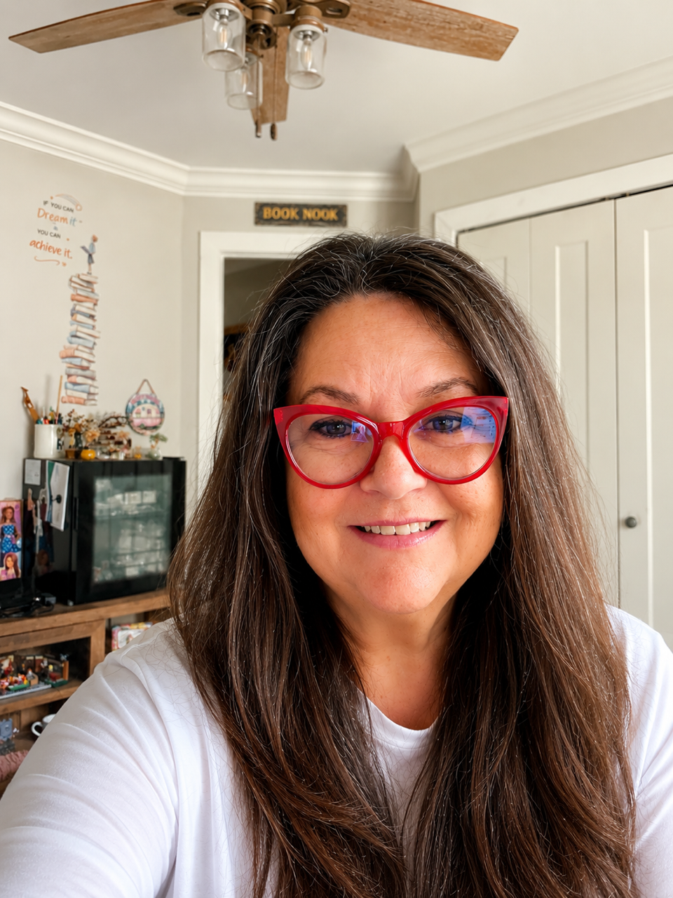 picture of author annie carlisle in her home office