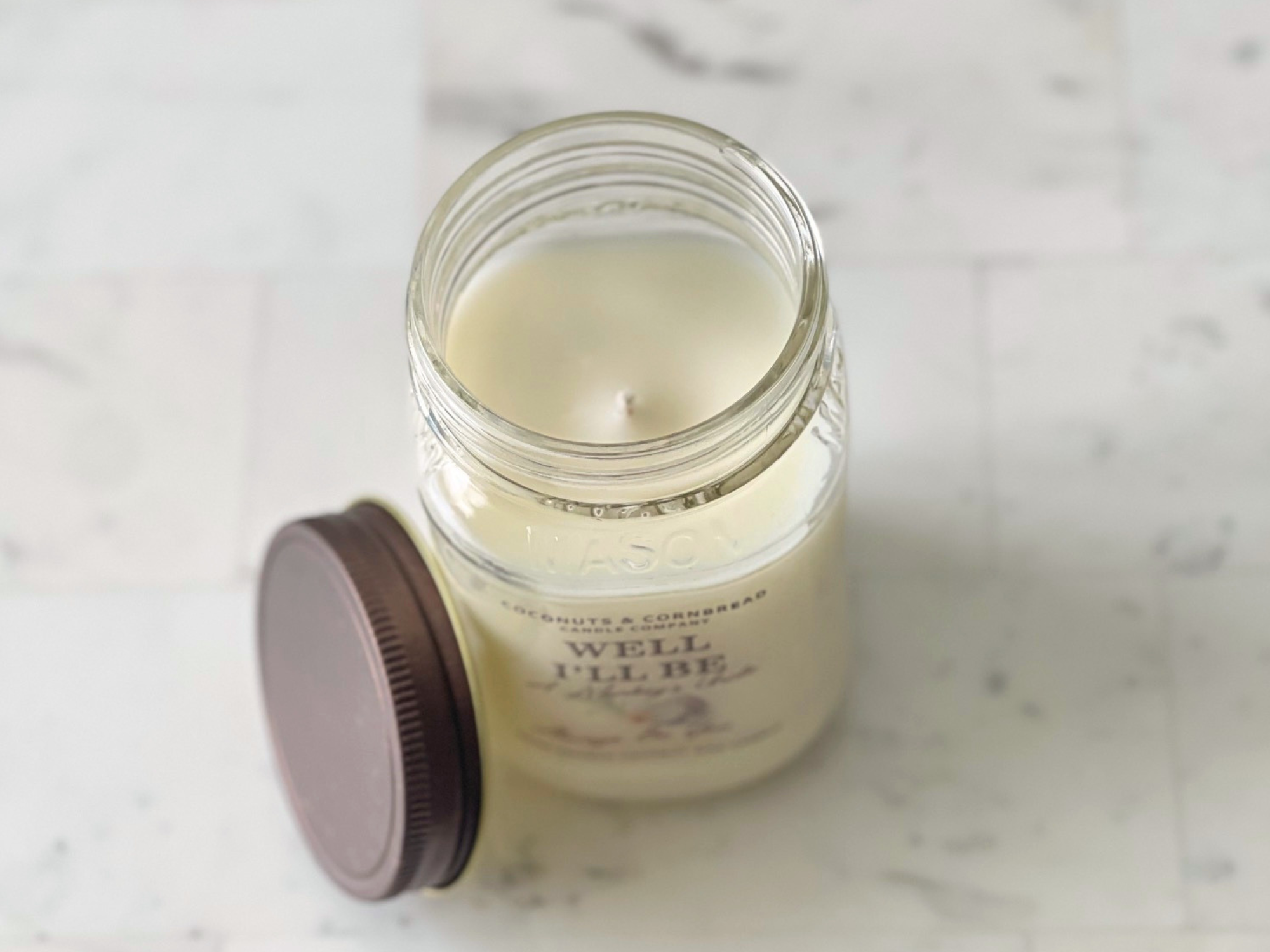 banana-nut-bread-candle-lid-off.png