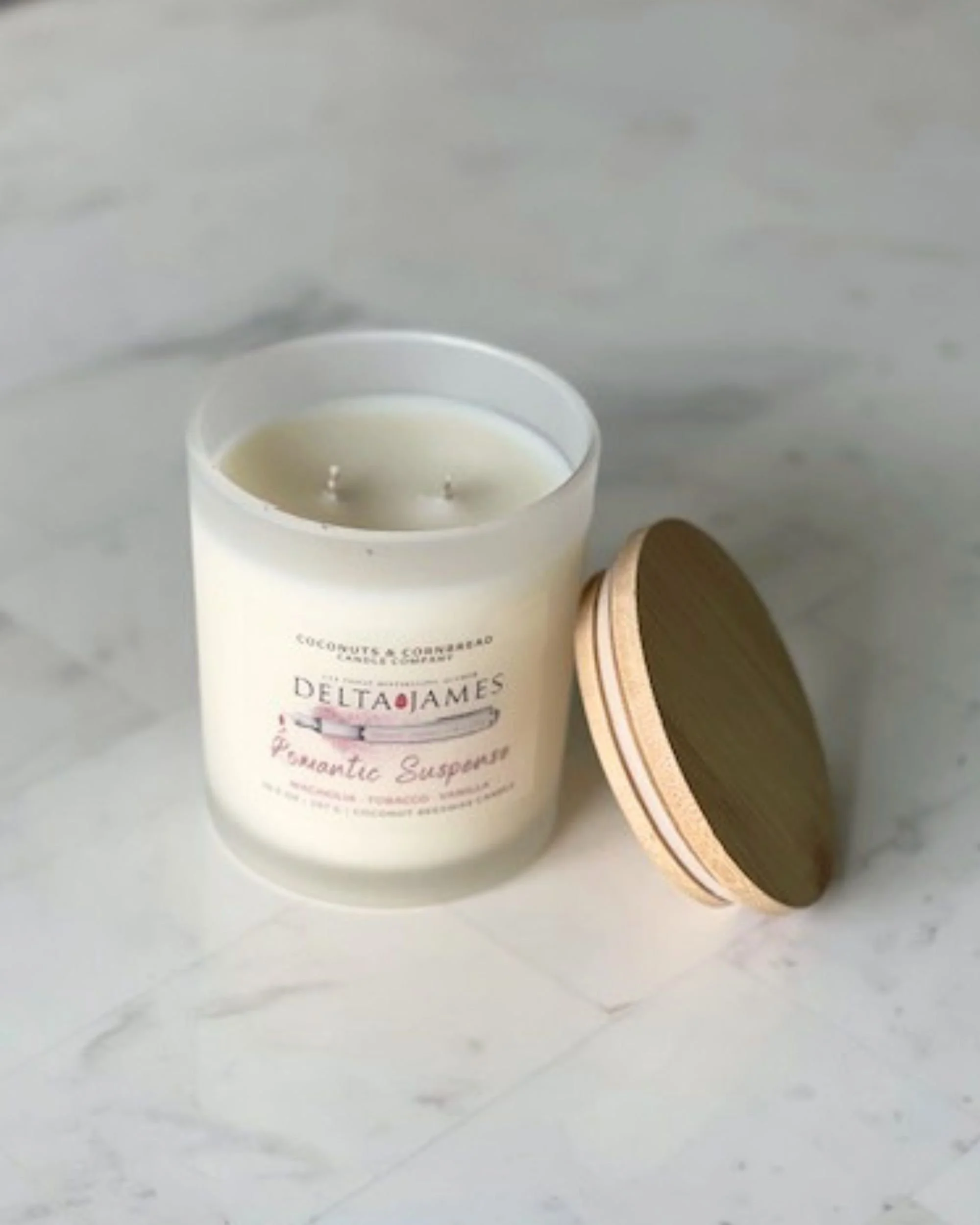 2-wick-magnolia-tobacco-vanilla-candle.jpg