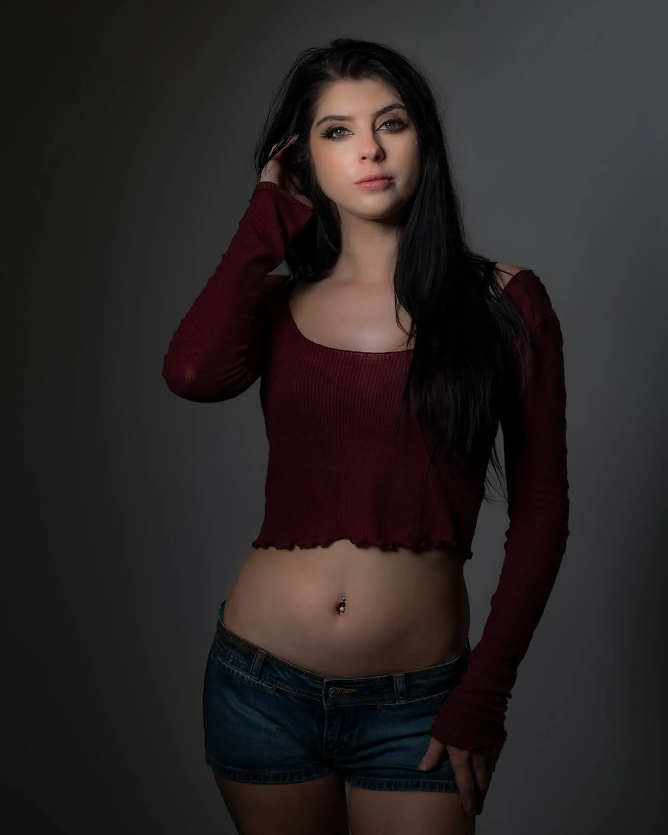 A study in shadows and saturates. 🌑🖤 Working with @becpaws under the artistic direction of @petercoulson 

This shot came together using techniques from the @inspire.petercoulson workshop, focusing on that dramatic, simple, and high contrast look.
