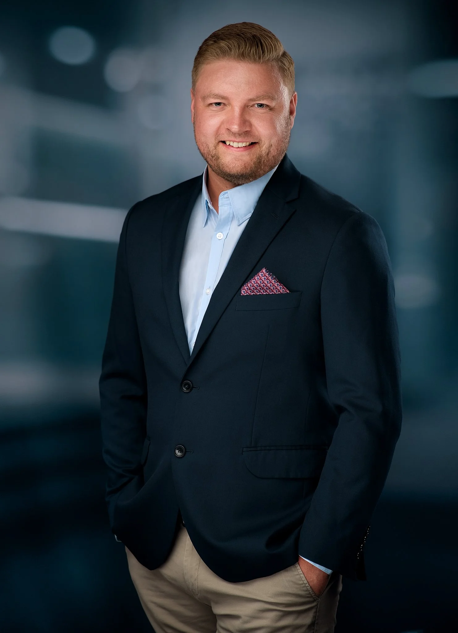 Profesjonalny portret biznesowy mężczyzny – fotografia do LinkedIn i CV