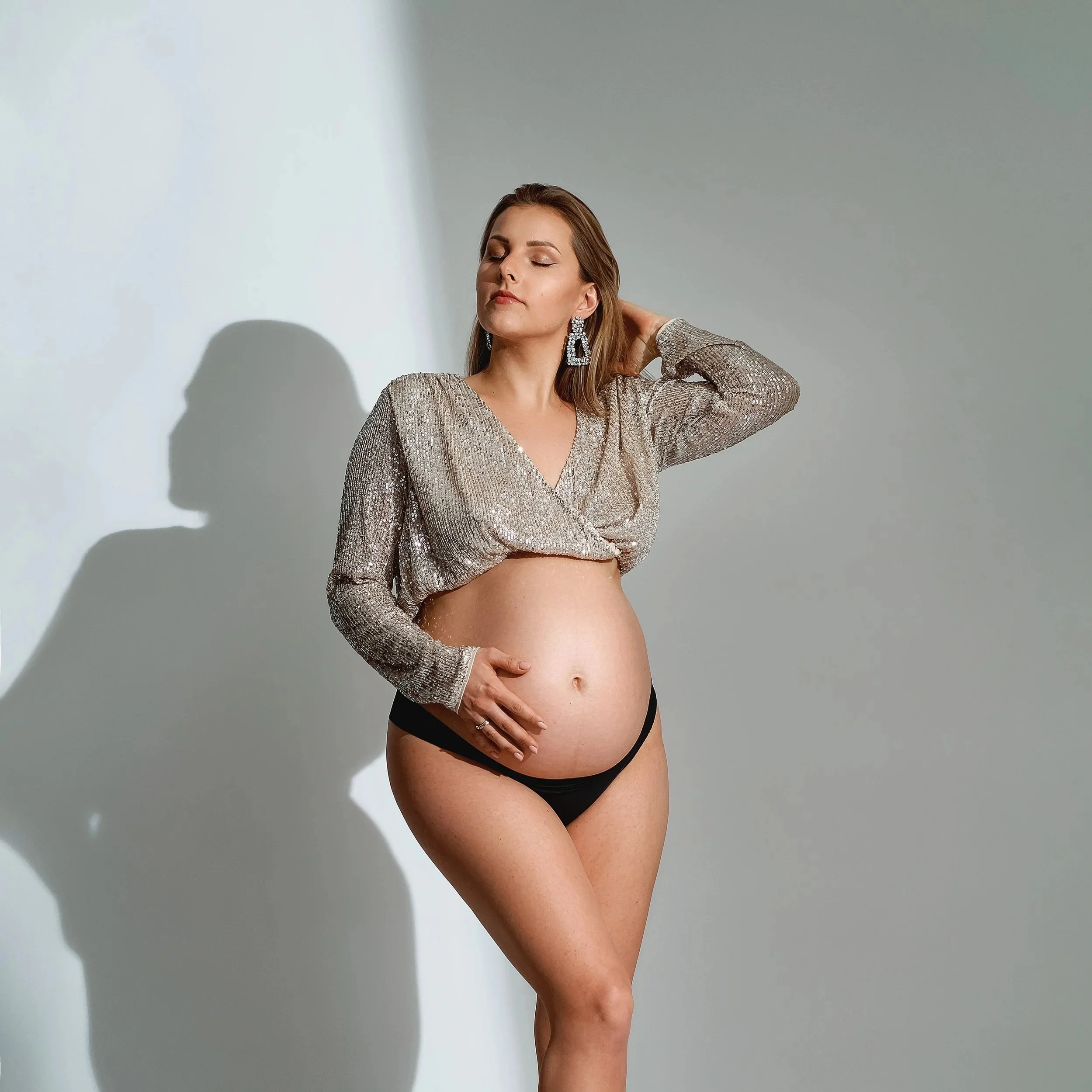 Rodzinna sesja ciążowa w studio – fotografia ciążowa i rodzinna Garwolin Mazowieckie