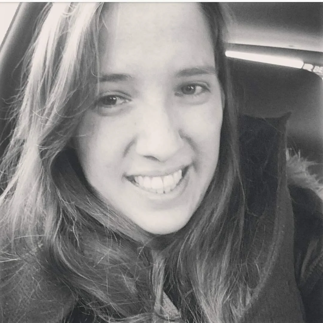 A greyscale selfie of Lois.