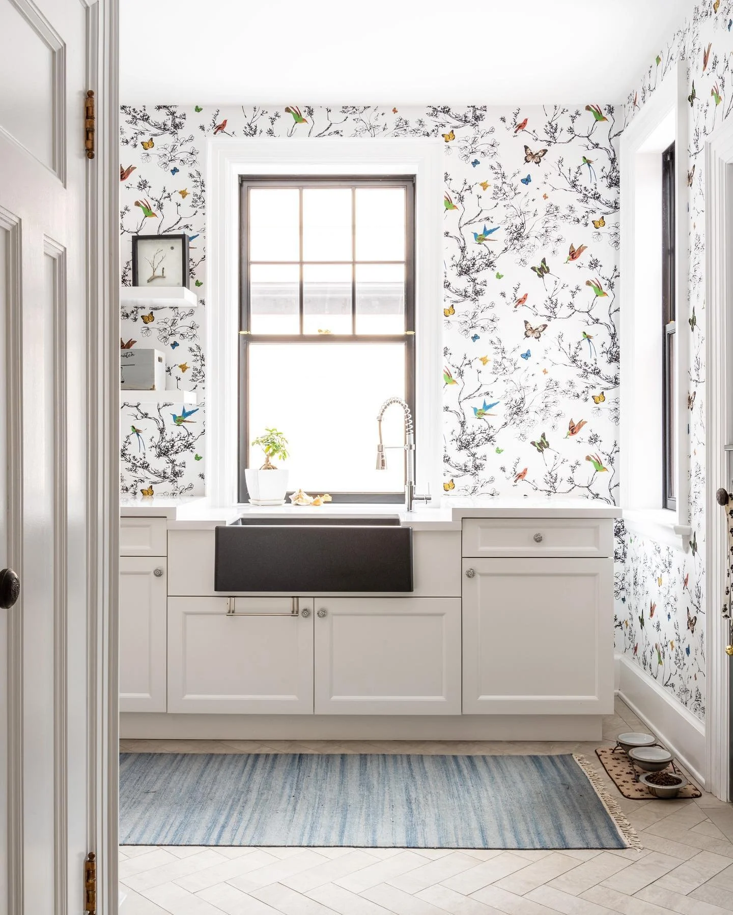 While small spaces like laundry rooms and mud rooms often become an afterthought, these corners offer a unique opportunity to play with bold patterns and statement pieces. ⠀
⠀
This beautiful Century home in Collingwood was already full of character, 