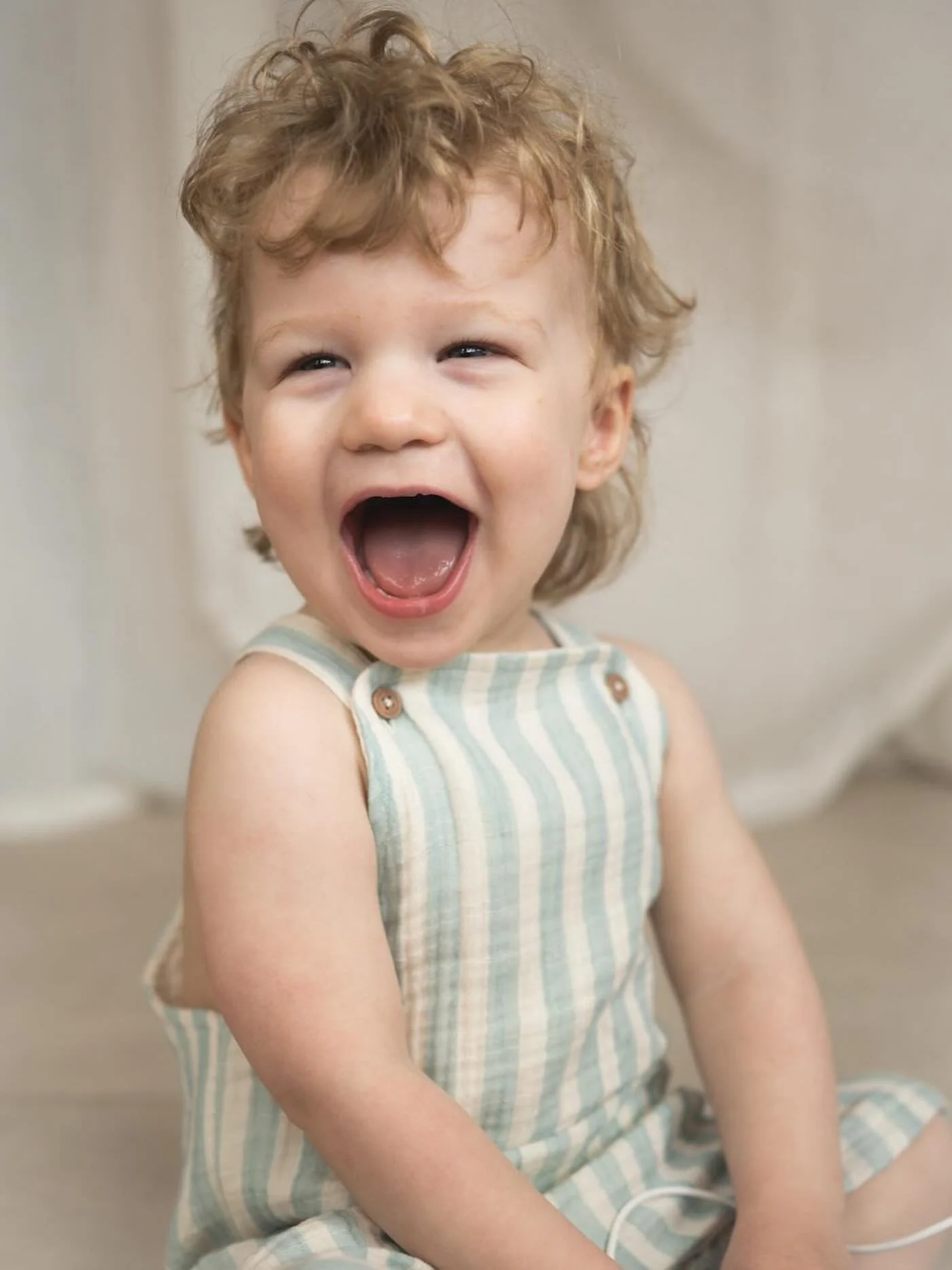 Older baby sessions = personality, movement and belly laughs ✨