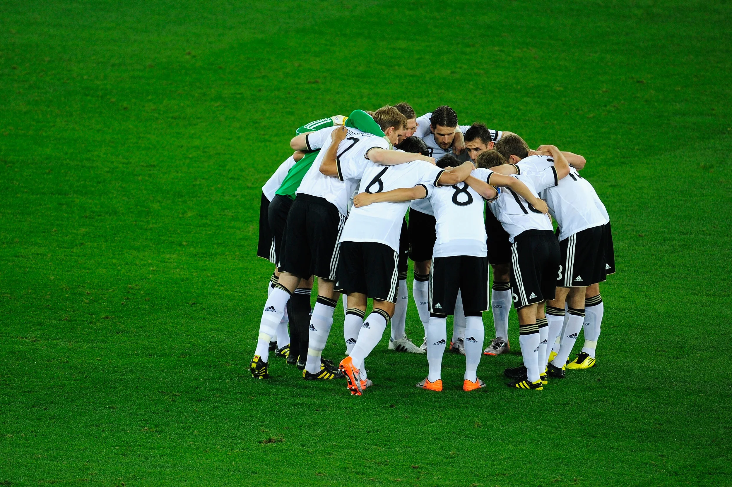 germany aus huddle.jpg