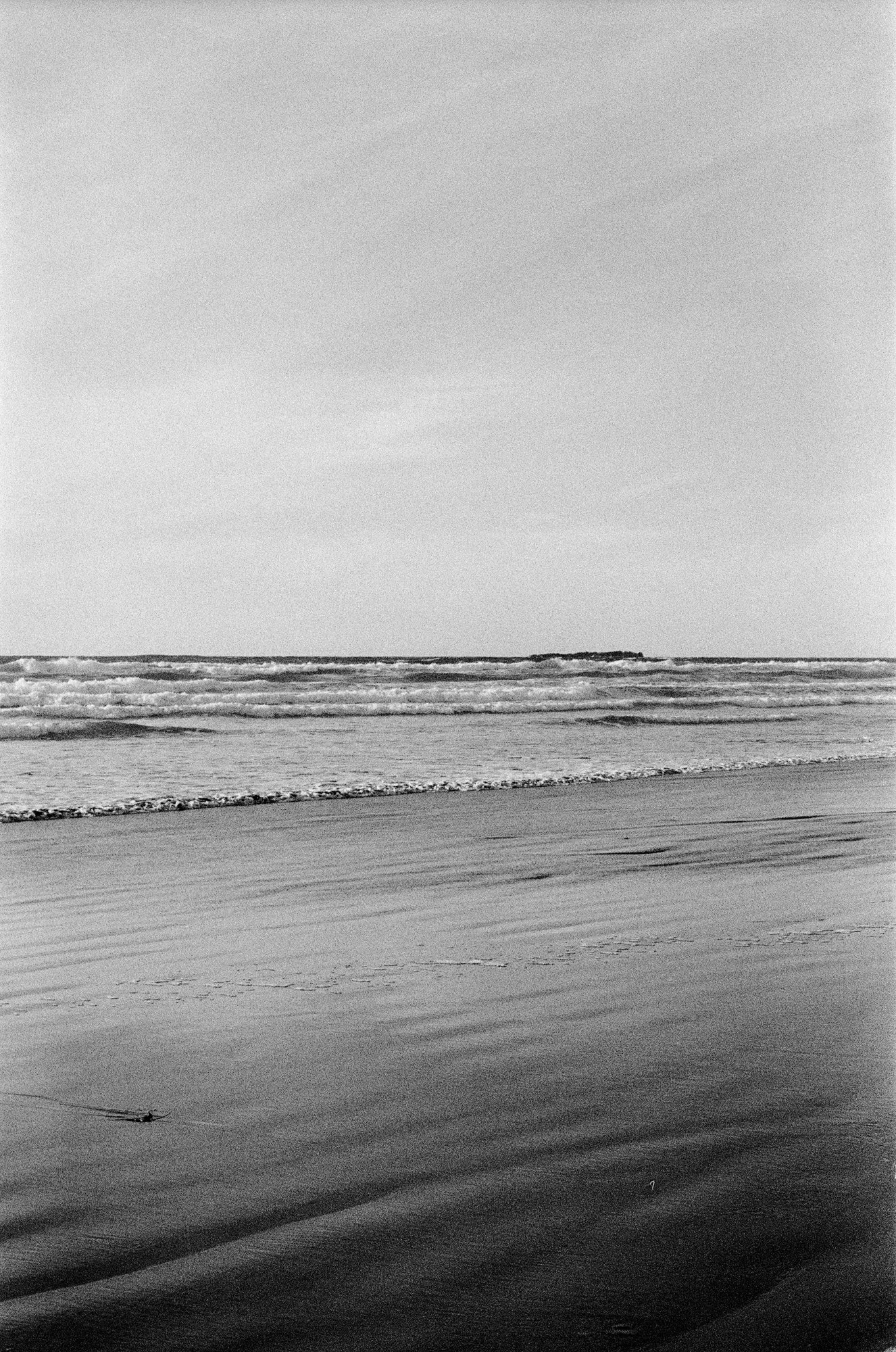 beach oregon BW 3.jpg