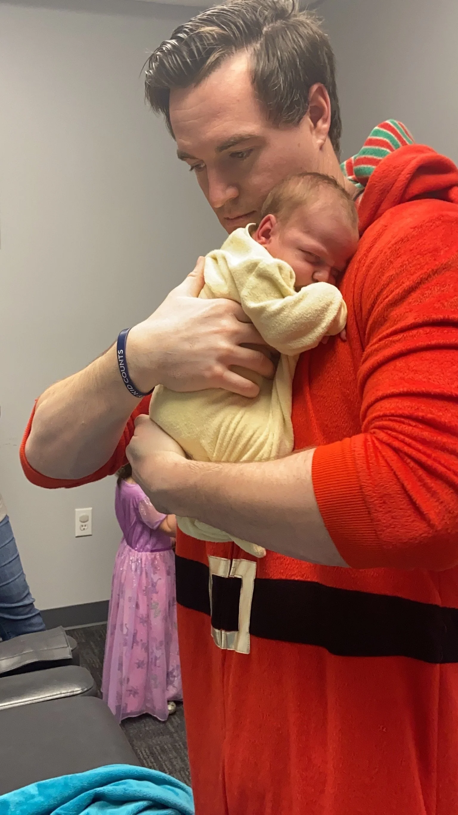 dr-g-santa-costume-newborn-liberty-mo.jpg