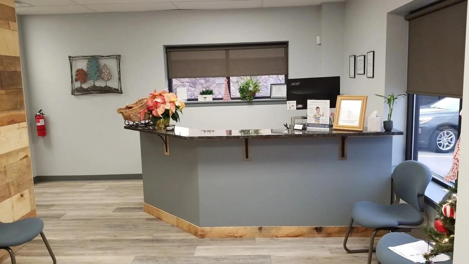 Front desk reception area welcoming Gladstone families