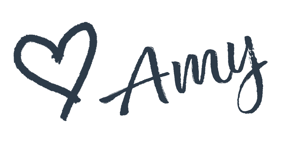 Handwritten style heart followed by the word 'Amor' in dark gray ink.