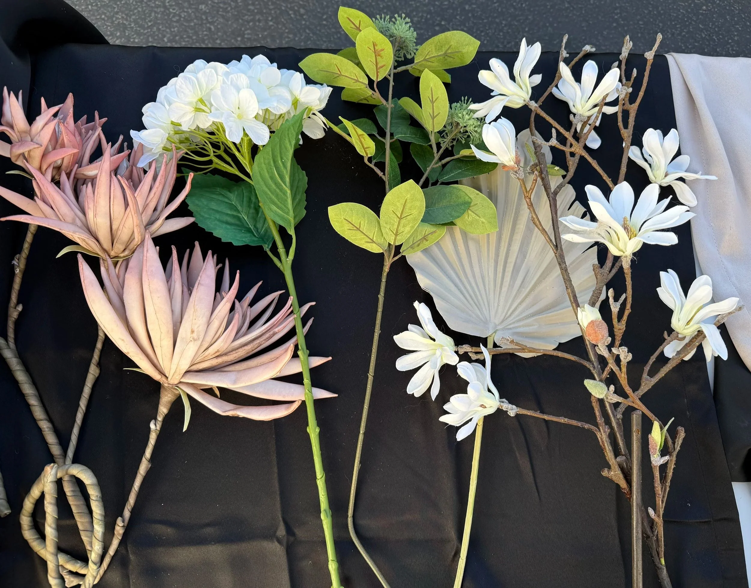 Faux Florals
Pickup or Delivery — starting at $0.25 each

(pricing varies depending on stem type, arrangement style, and quantity)
(delivery fee based on mileage)